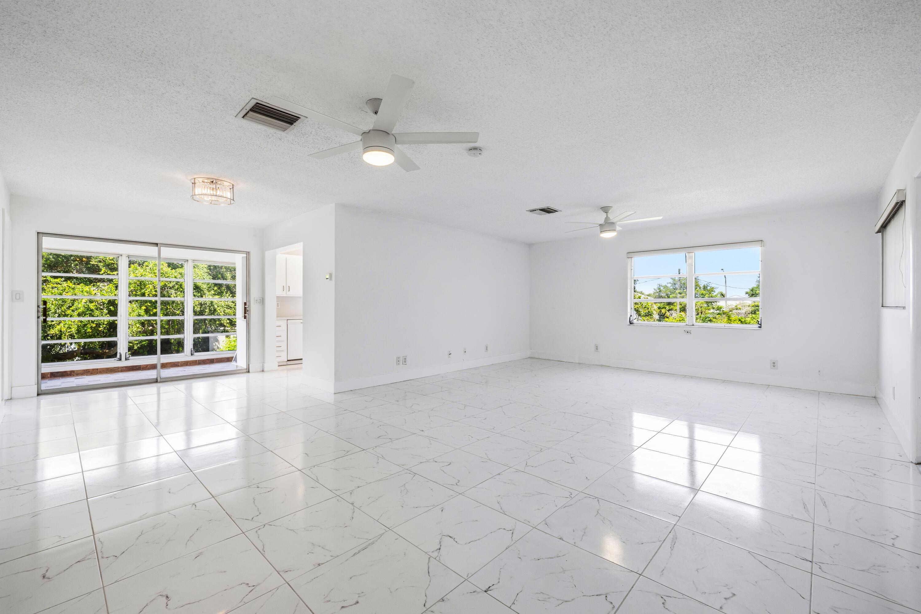 941 Crystal Lake Drive 207, Deerfield Beach, FL 33064, Deerfield Beach - Photo 2