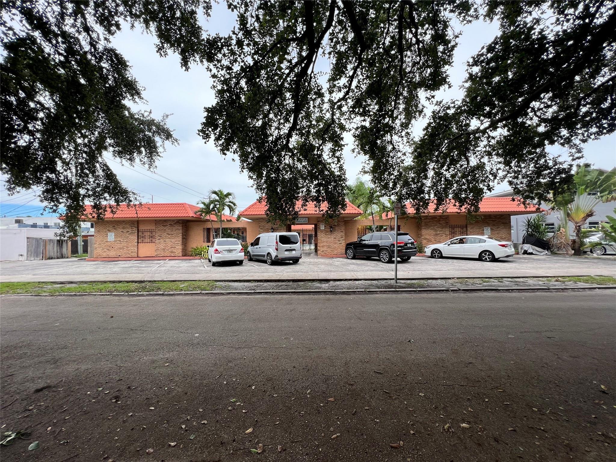 2037 Madison Street 17, Hollywood, FL 33020, Hollywood - Photo 5