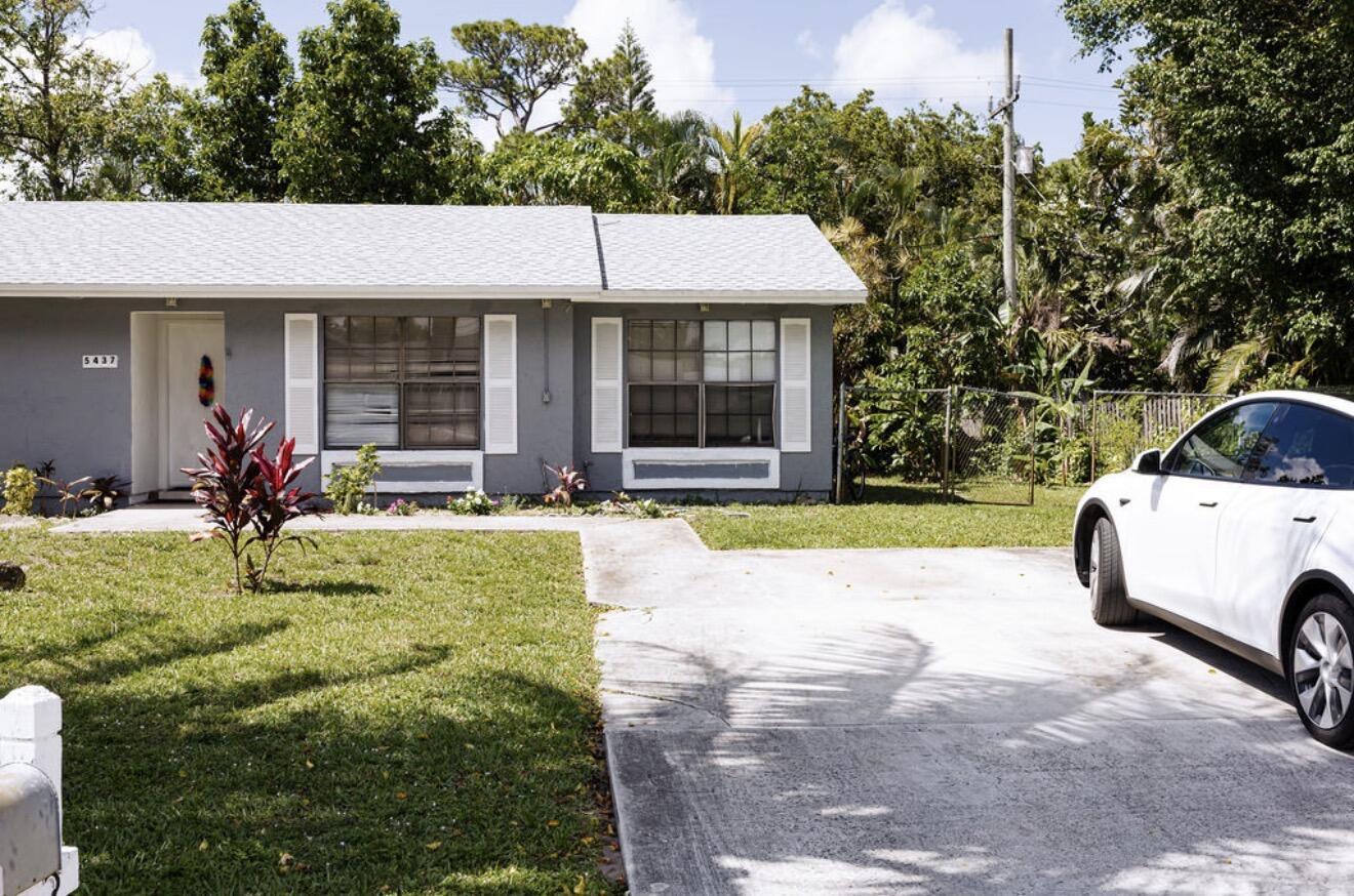5437 Greenwood Drive, Delray Beach, FL 33484, Delray Beach - Photo 2