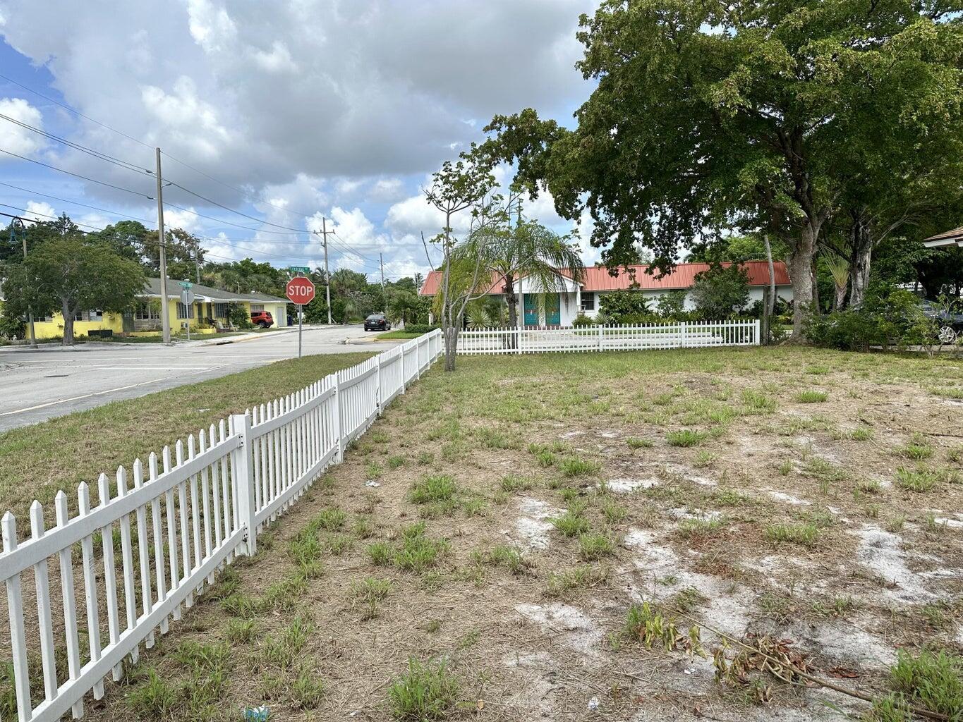 312 12th Avenue N, Lake Worth Beach, FL 33460, Lake Worth Beach - Photo 2