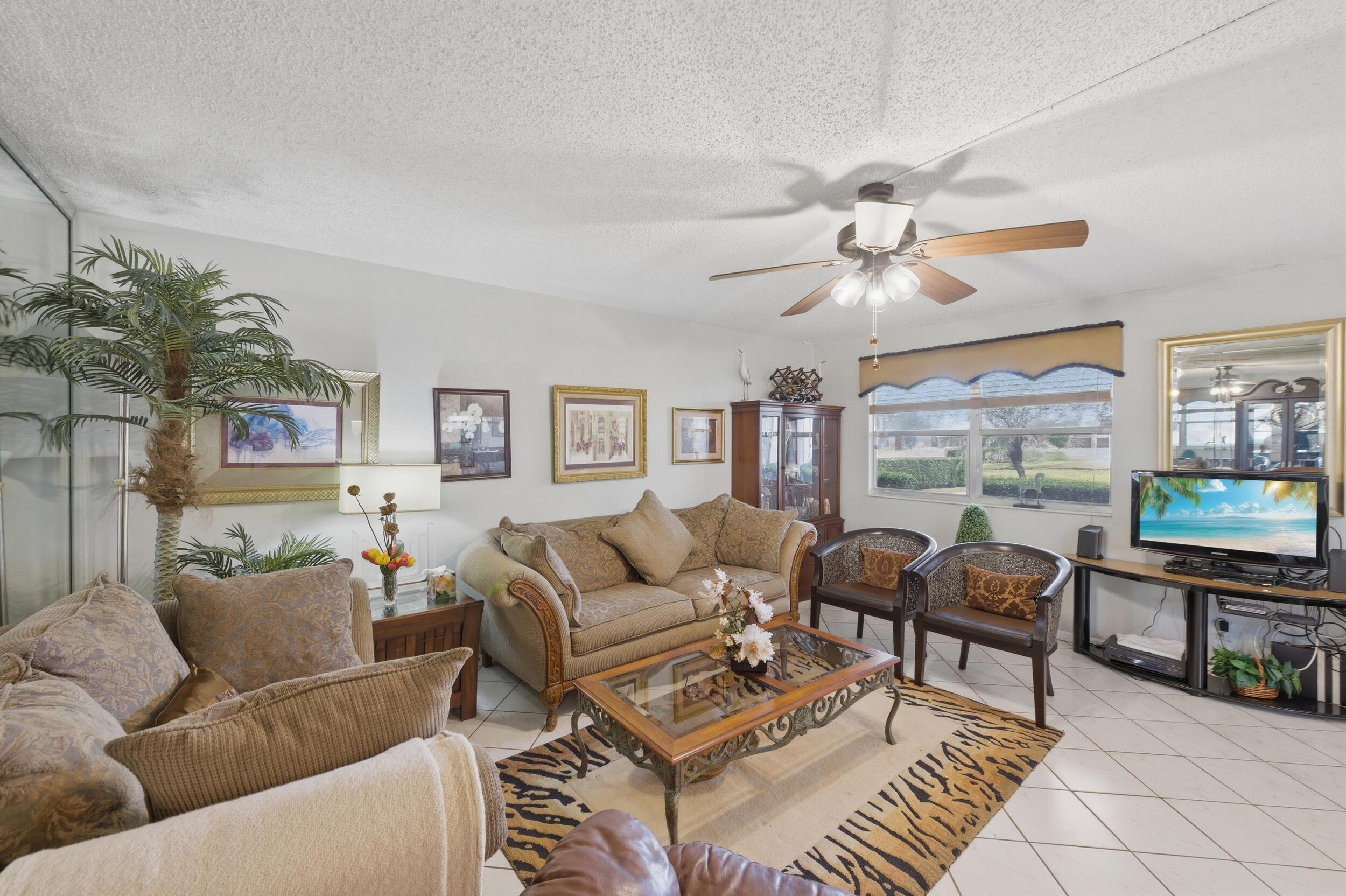 52 Saxony B, Delray Beach, FL 33446, Delray Beach - Photo 2