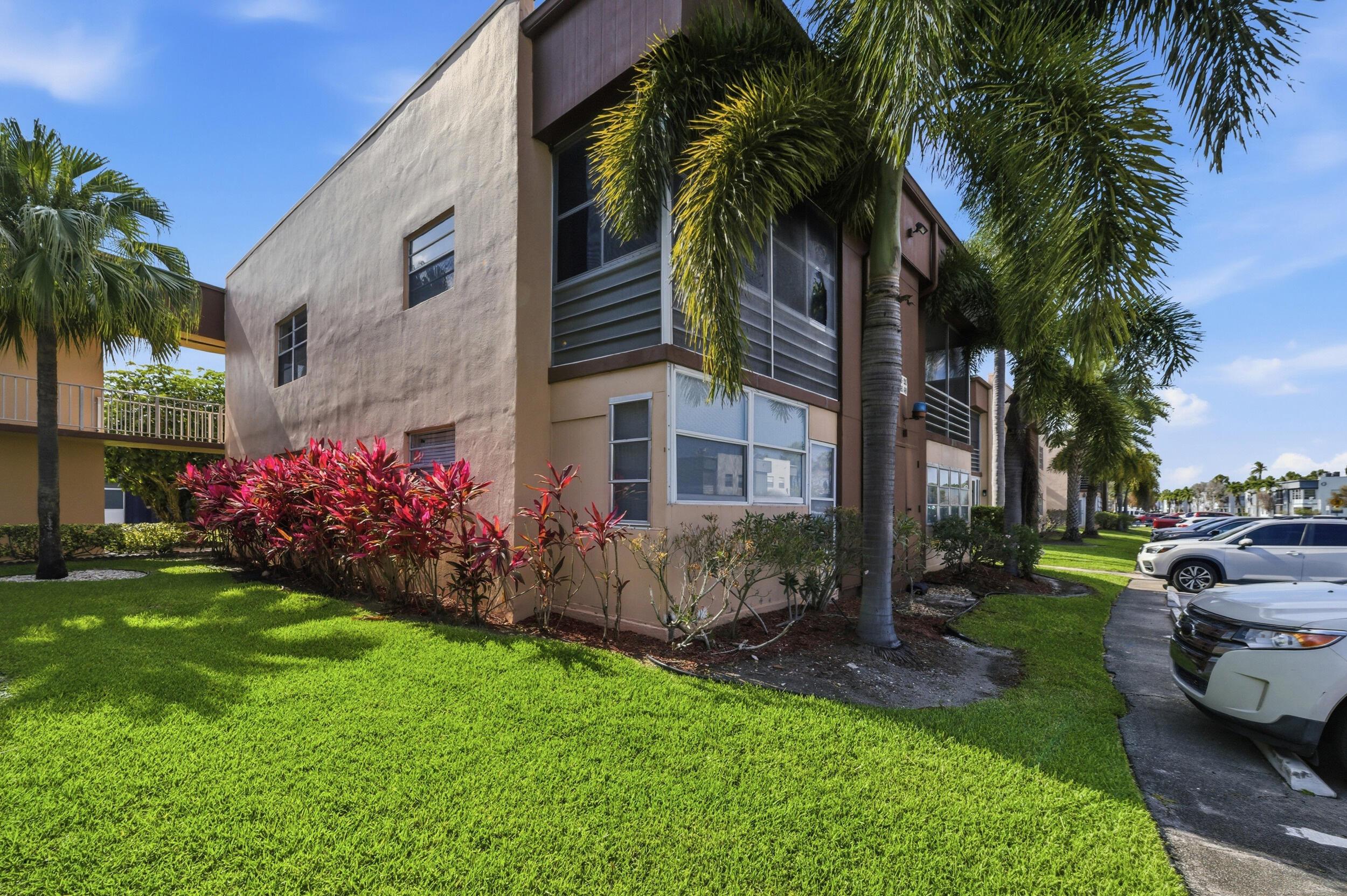 519 Burgundy K, Delray Beach, FL 33484, Delray Beach - Photo 3