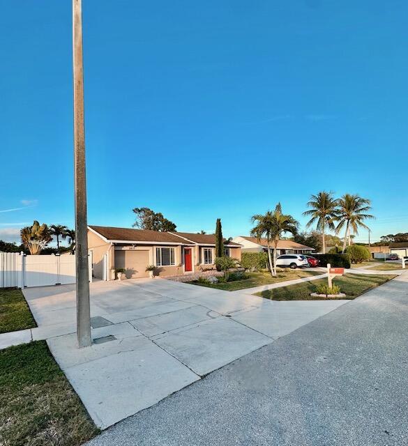 10079 Yeoman Lane, Royal Palm Beach, FL 33411, Royal Palm Beach - Photo 4