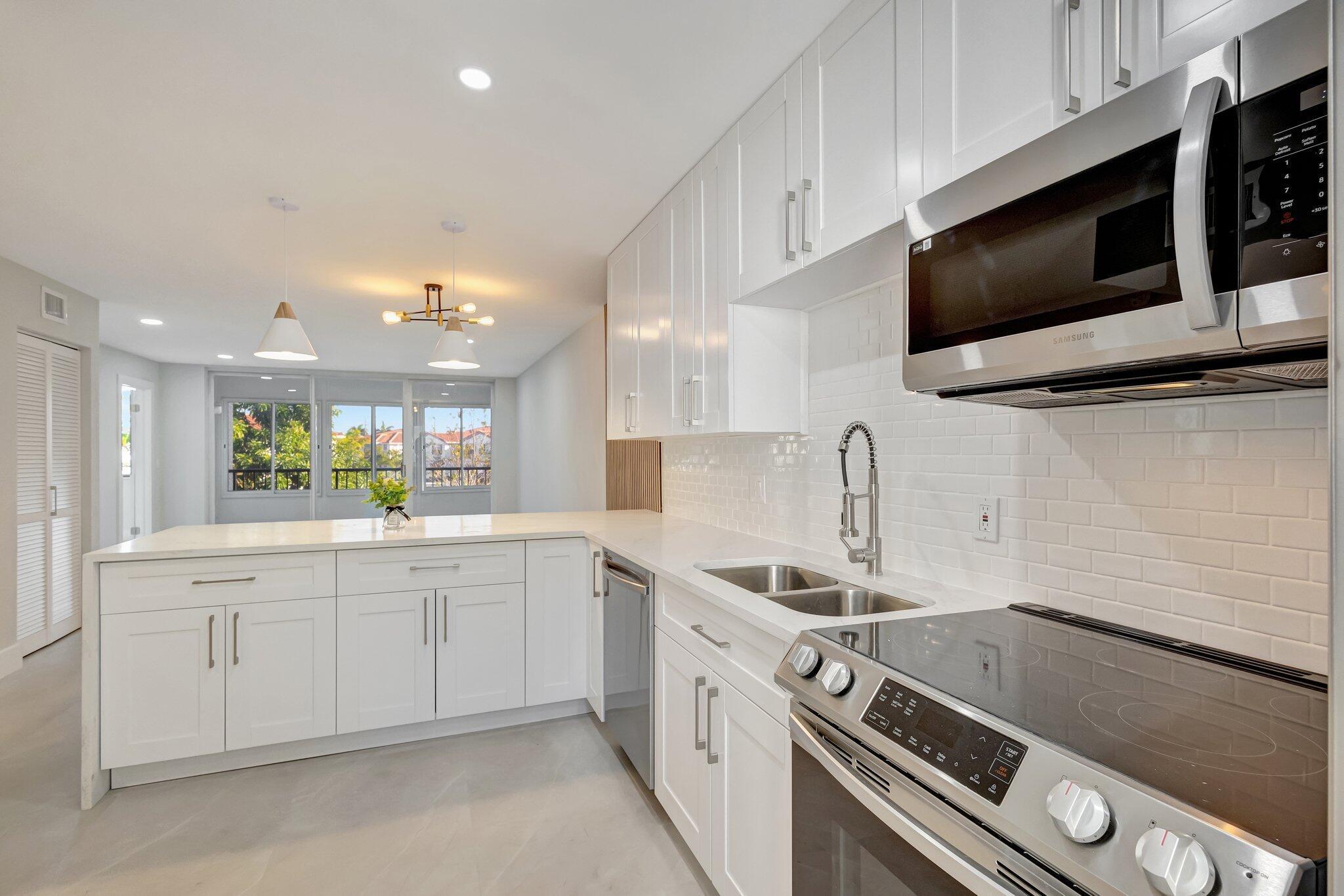 4090 Tivoli Court 208, Lake Worth, FL 33467, Lake Worth - Photo 5