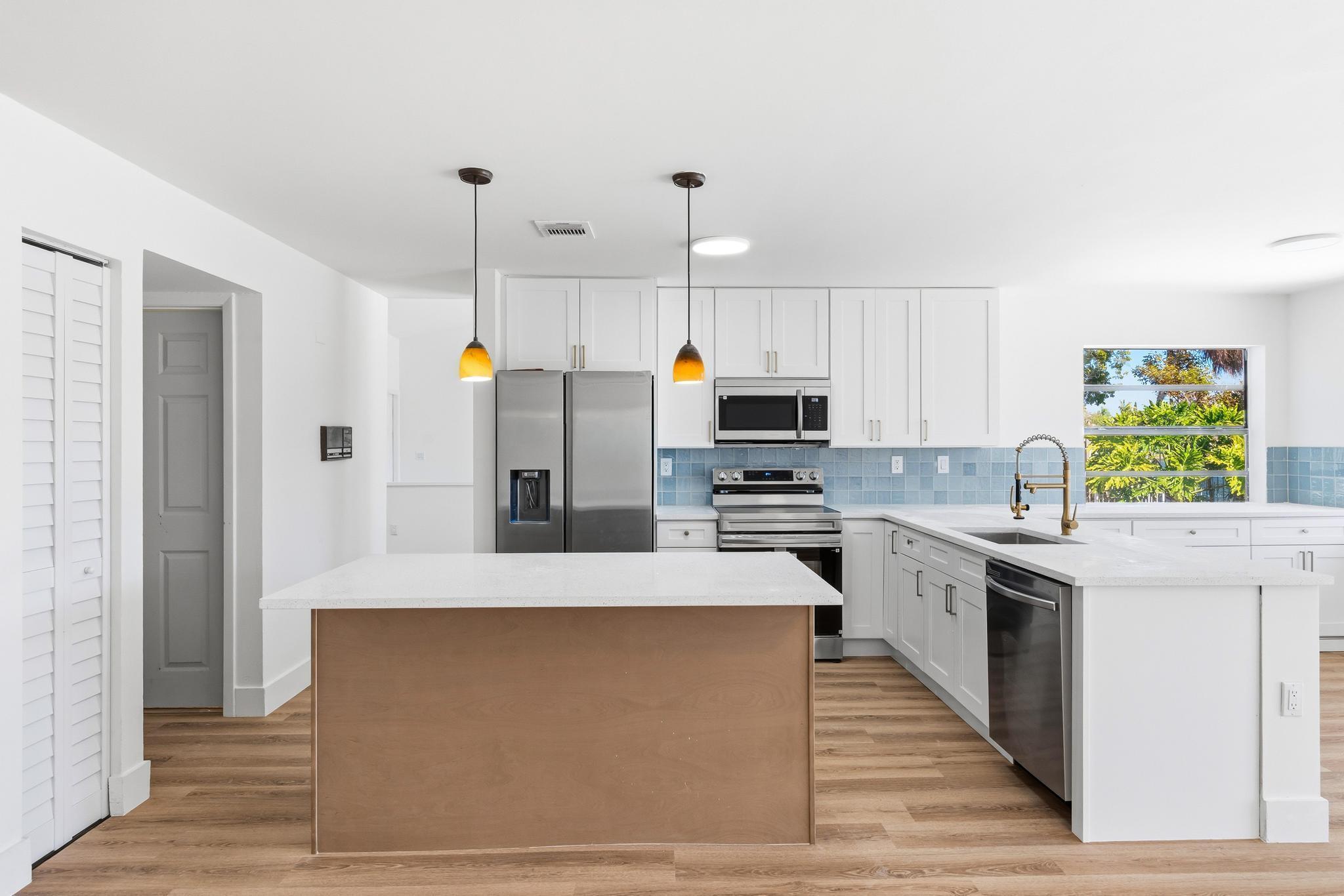 820 Rock Hill Avenue, Davie, FL 33325, Davie - Photo 2