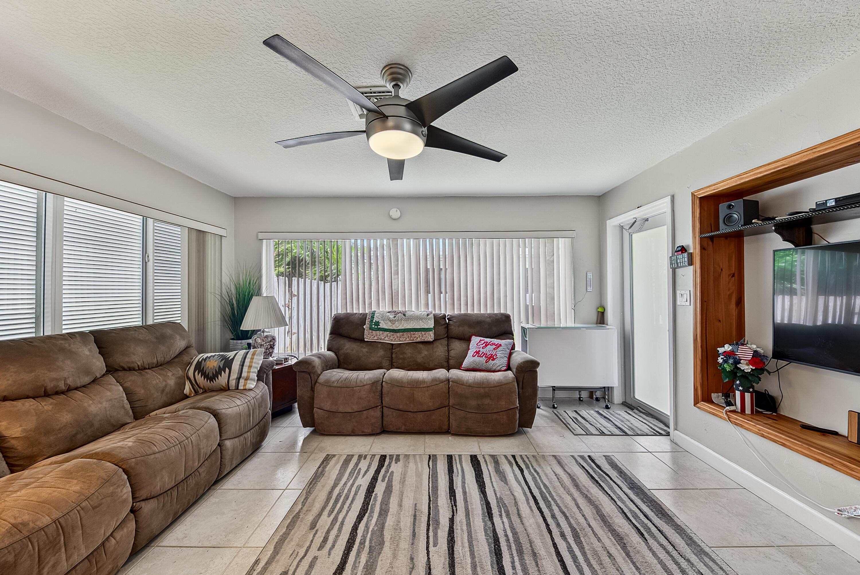 1131 SW 3rd Terrace, Pompano Beach, FL 33060, Pompano Beach - Photo 4