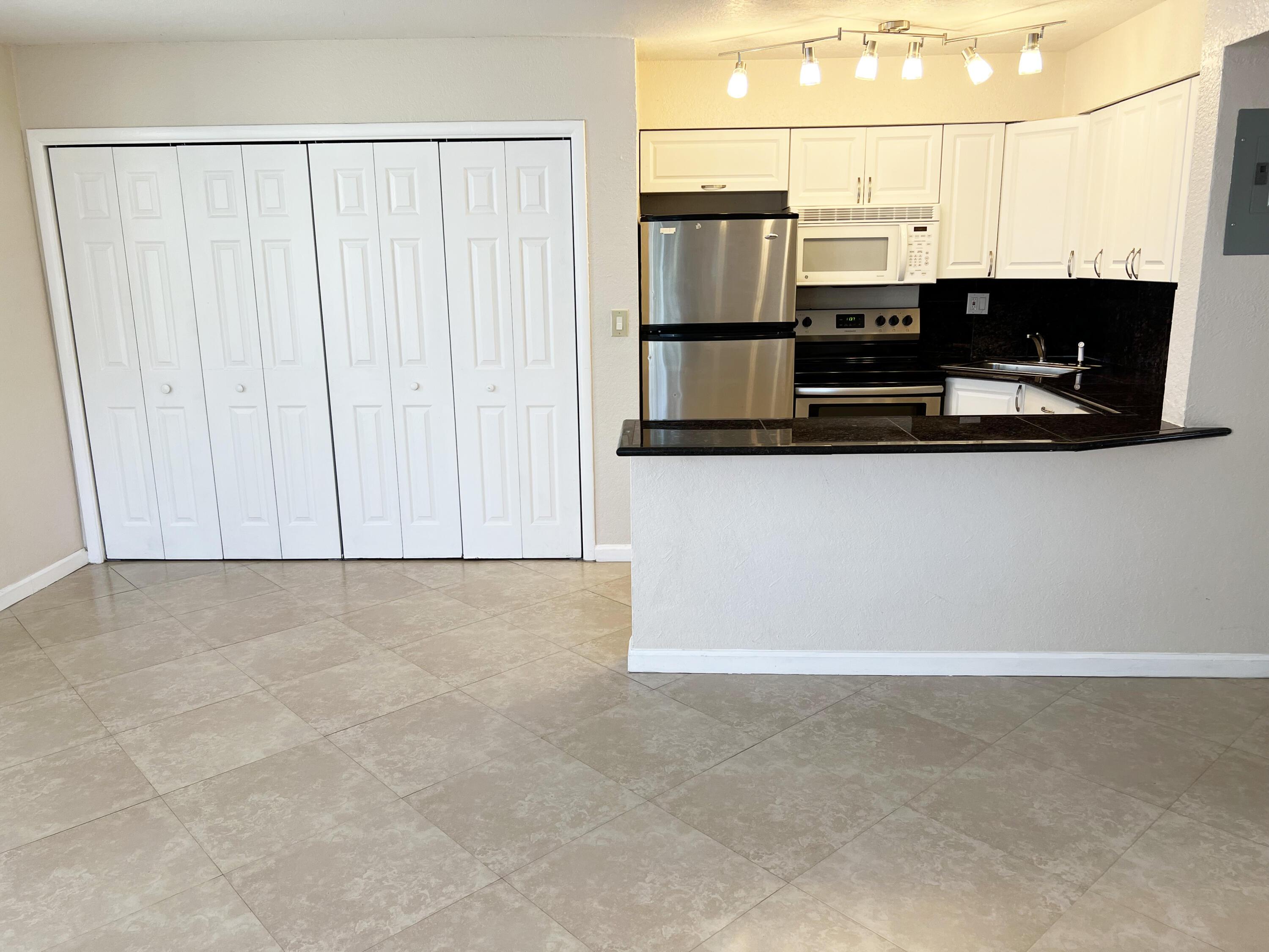 4050 NE 12th Terrace 15-1, Oakland Park, FL 33334, Oakland Park - Photo 2