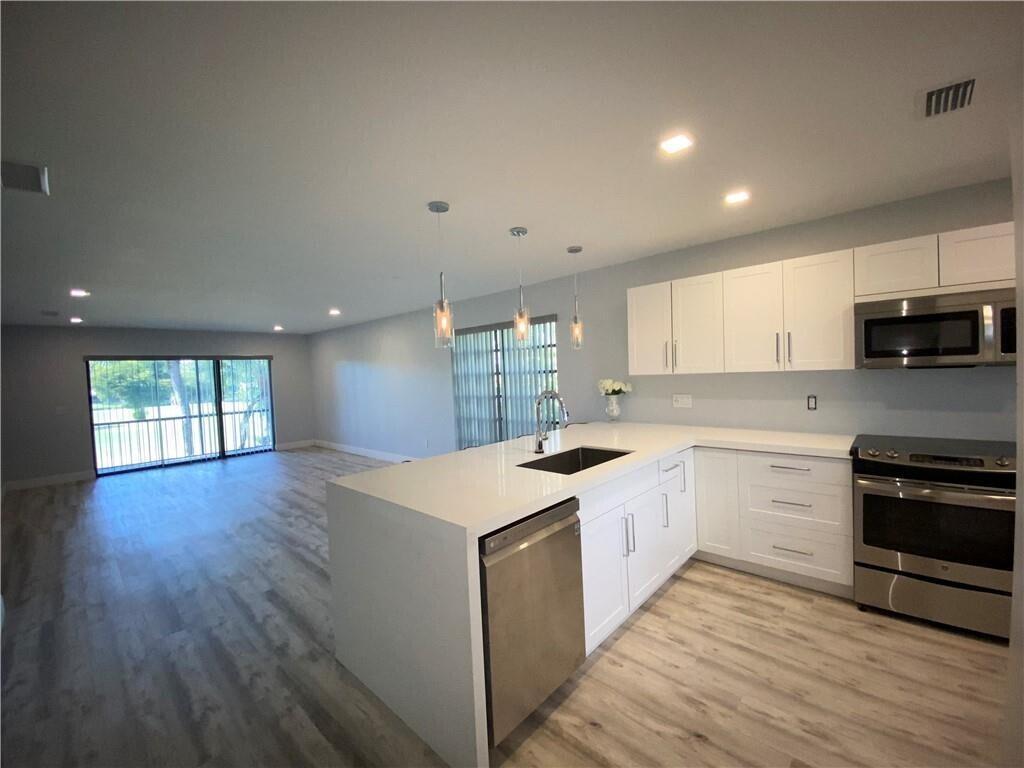 21766 Cypress Drive 20-g, Boca Raton, FL 33433, Boca Raton - Photo 4