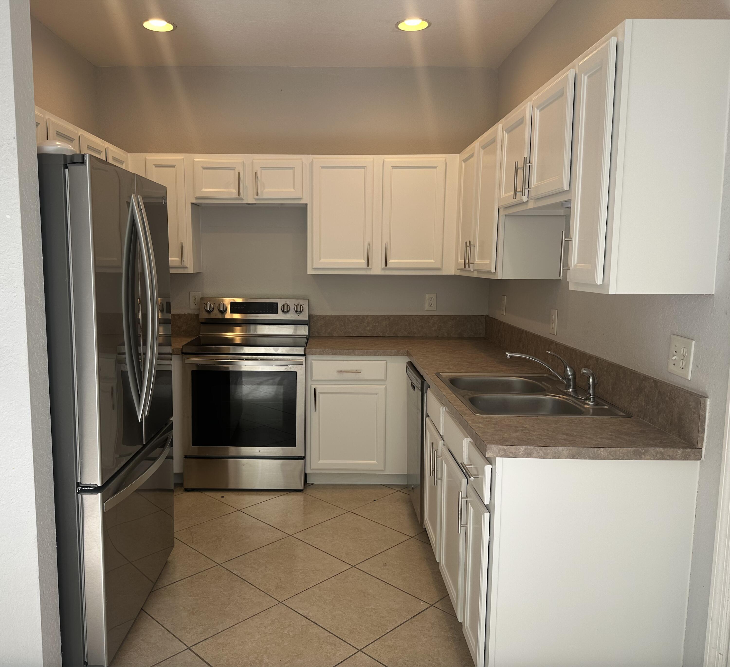2143 SE Se Bell Isle Drive Drive, Port St. Lucie, FL 34952, Port St. Lucie - Photo 2