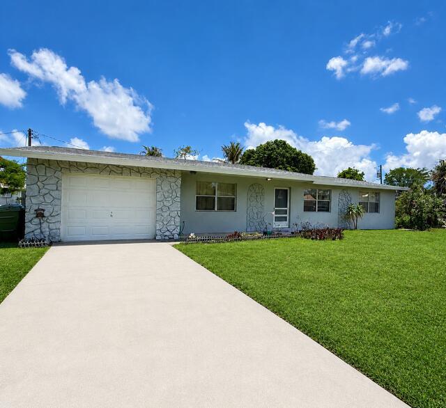 717 SE Alamanda Circle, Stuart, FL 34996, Stuart - Photo 2