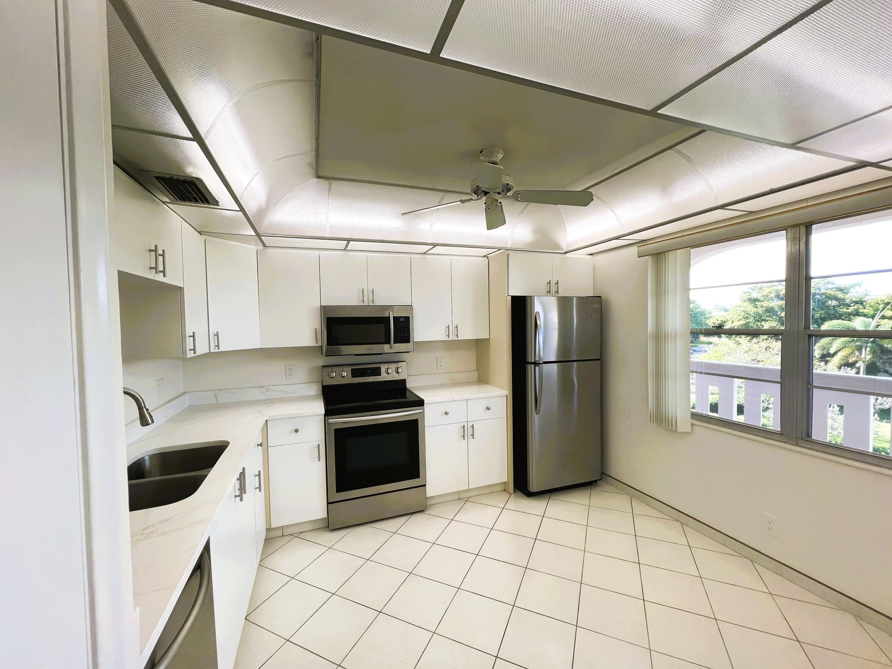 3303 Aruba Way E-4, Coconut Creek, FL 33066, Coconut Creek - Photo 4