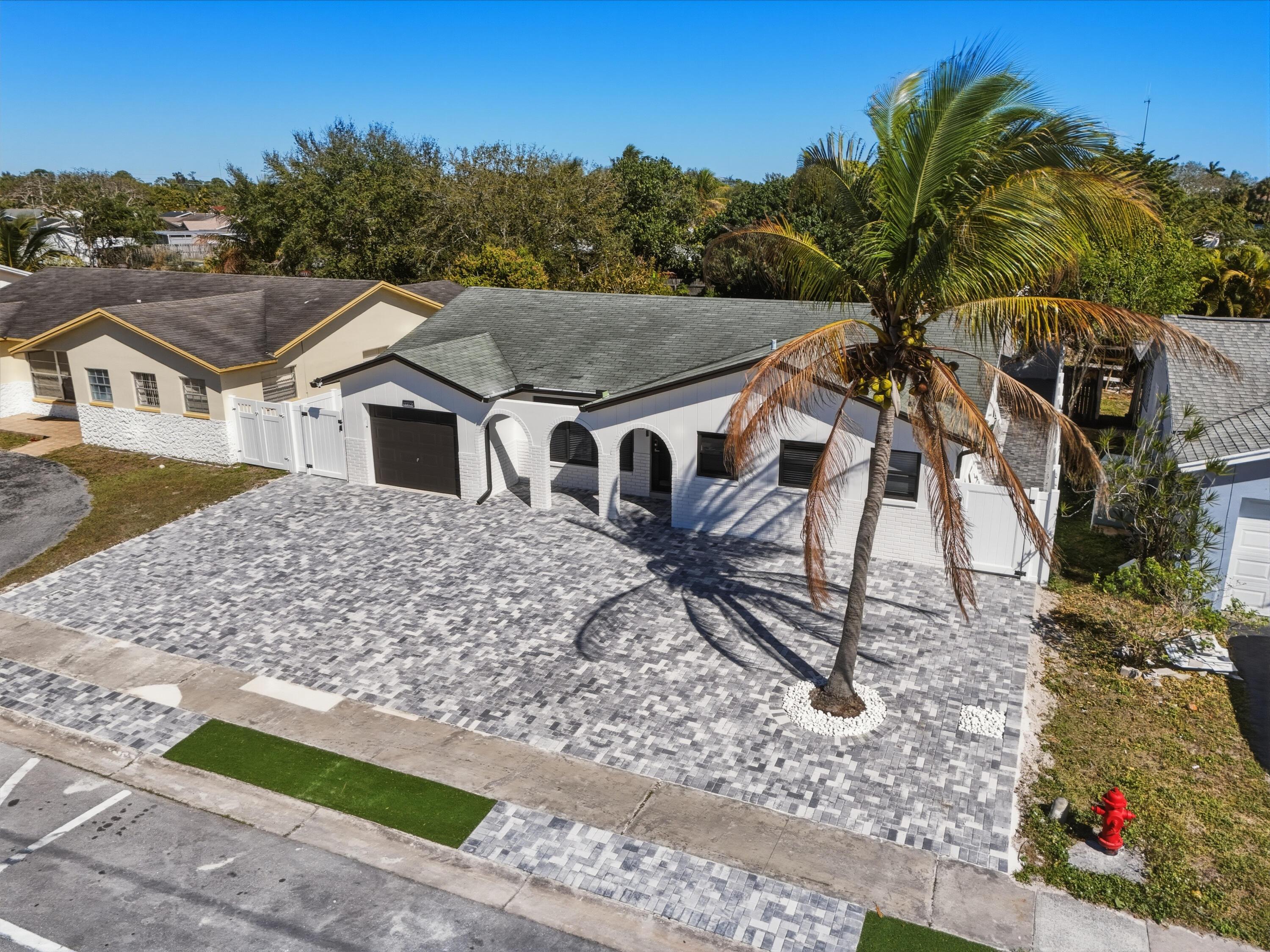 22390 SW 66th Avenue, Boca Raton, FL 33428, Boca Raton - Photo 5