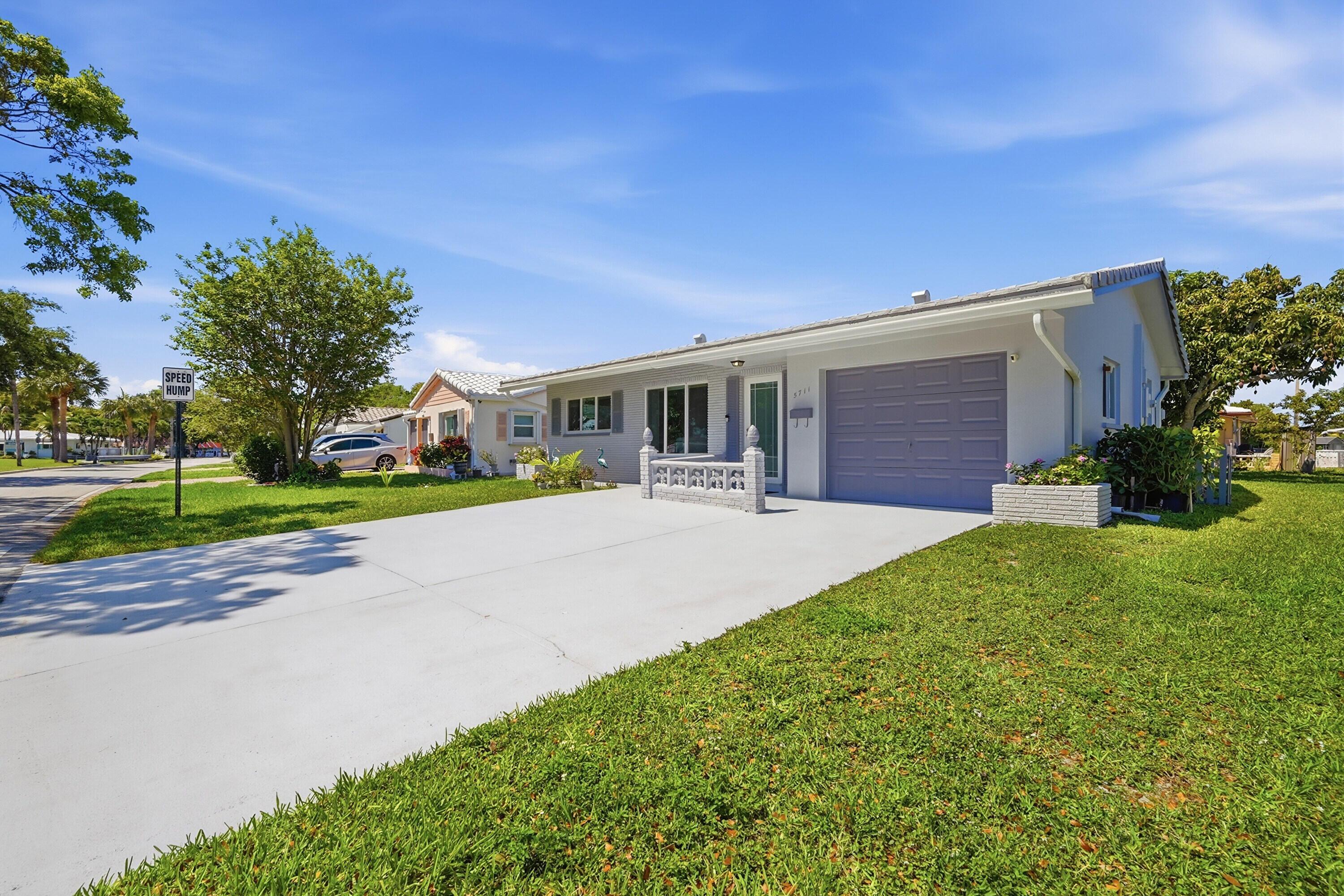 5711 NW 84th Terrace, Tamarac, FL 33321, Tamarac - Photo 2