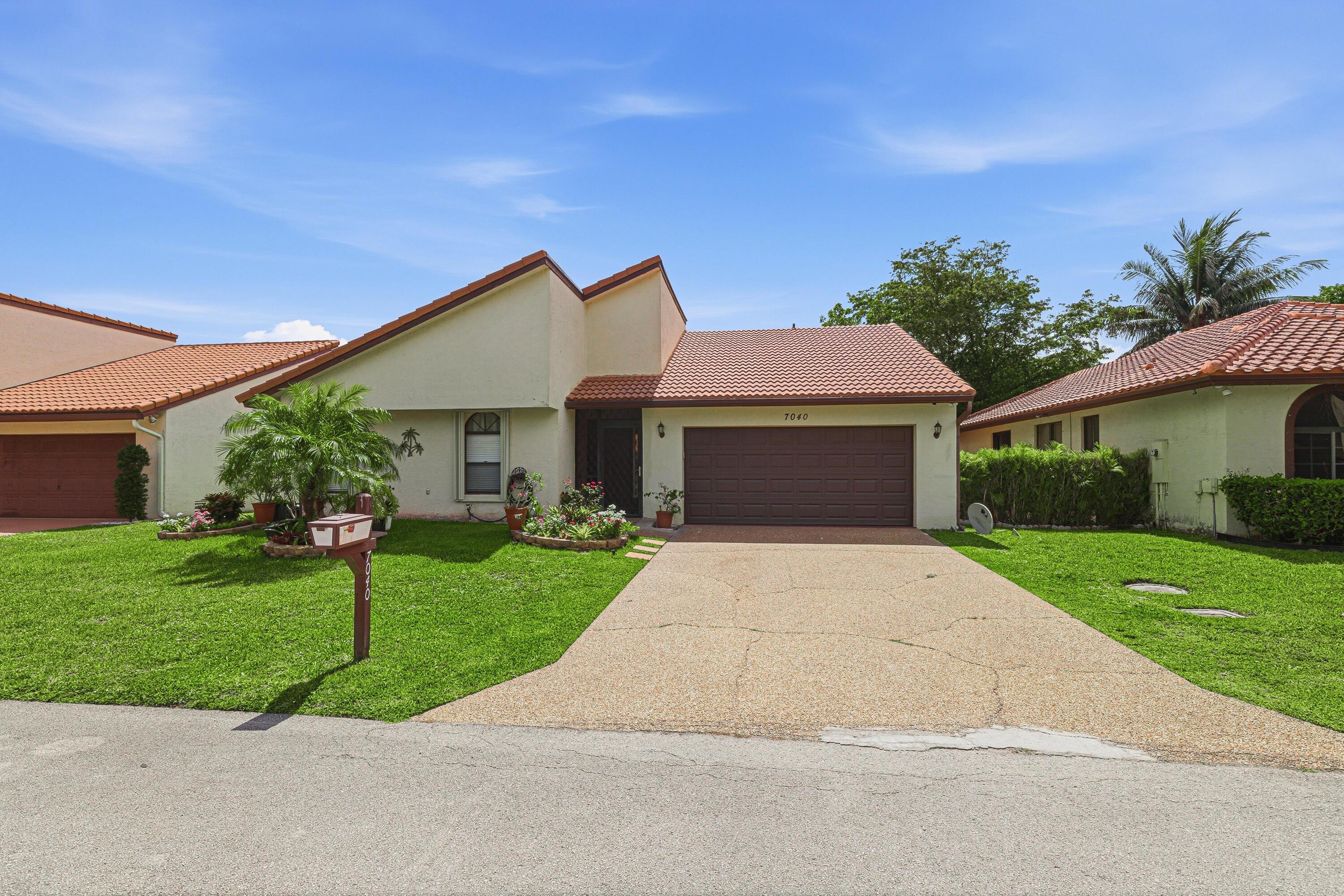 7040 Golf Pointe Circle, Tamarac, FL 33321, Tamarac - Photo 3