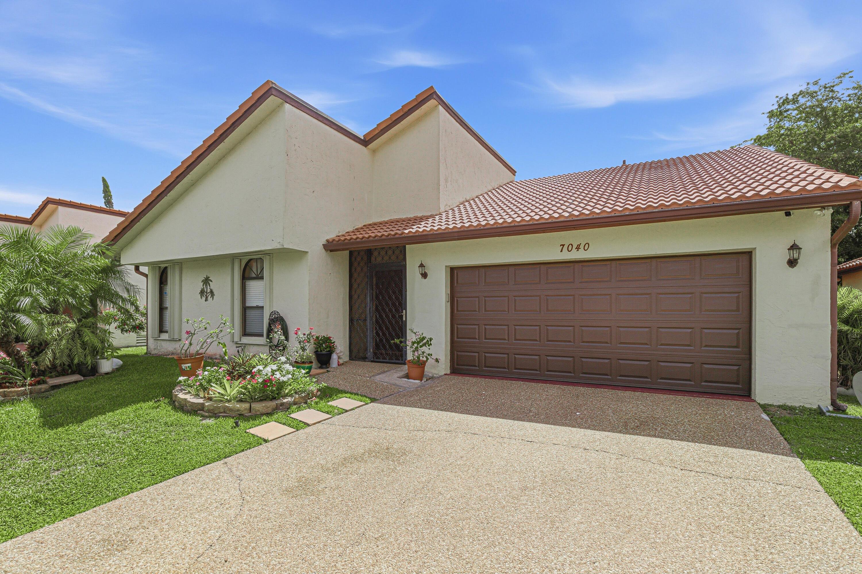 7040 Golf Pointe Circle, Tamarac, FL 33321, Tamarac - Photo 4