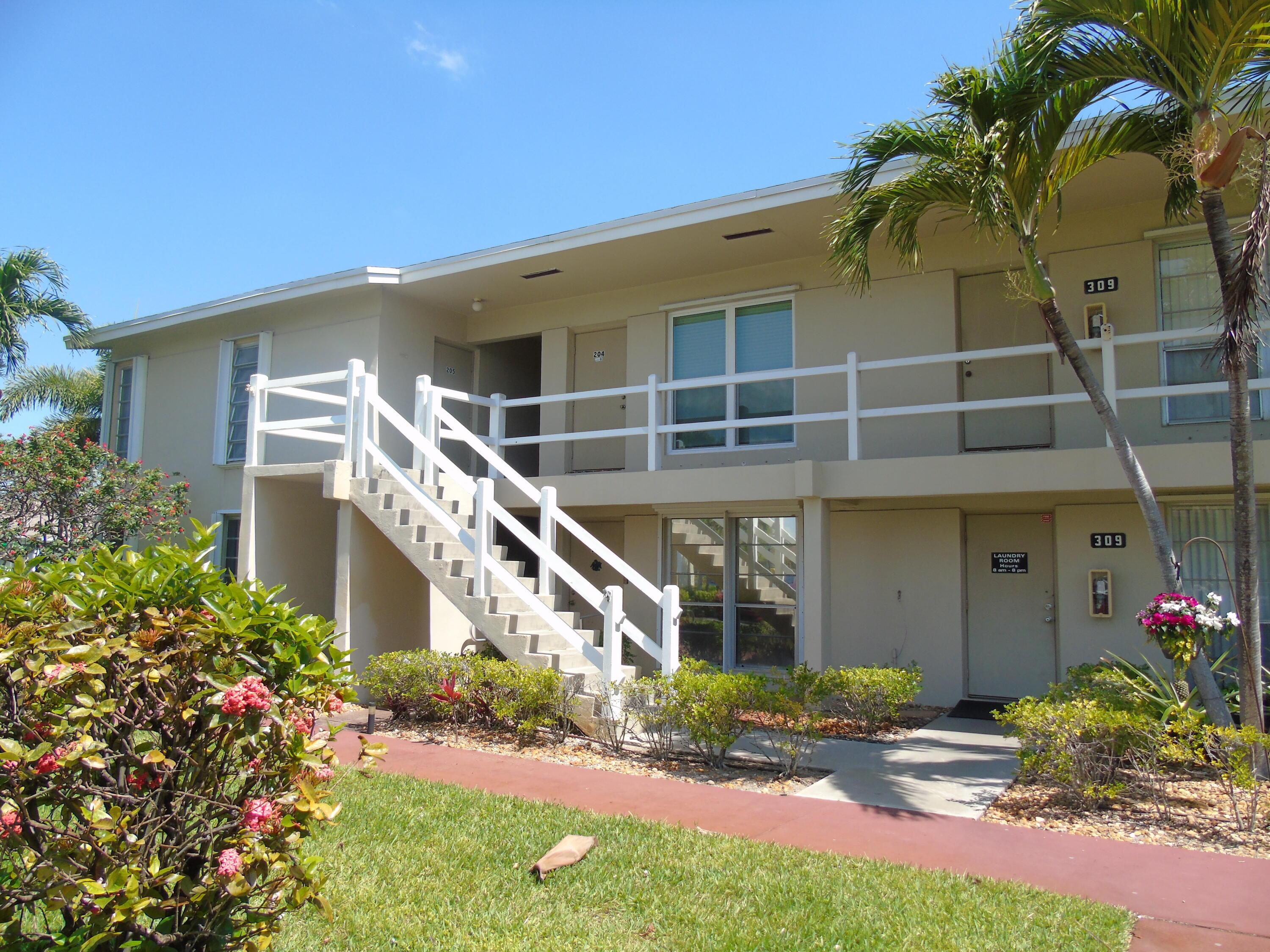 309 Circle Drive S 204, Boynton Beach, FL 33435, Boynton Beach - Photo 2