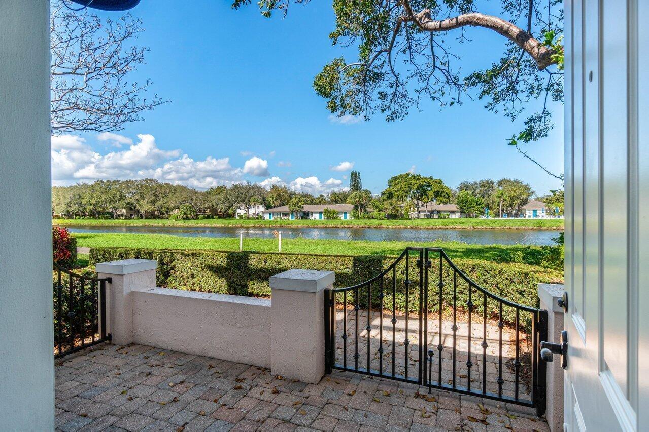 8343 NW 8th Terrace, Boca Raton, FL 33487, Boca Raton - Photo 4