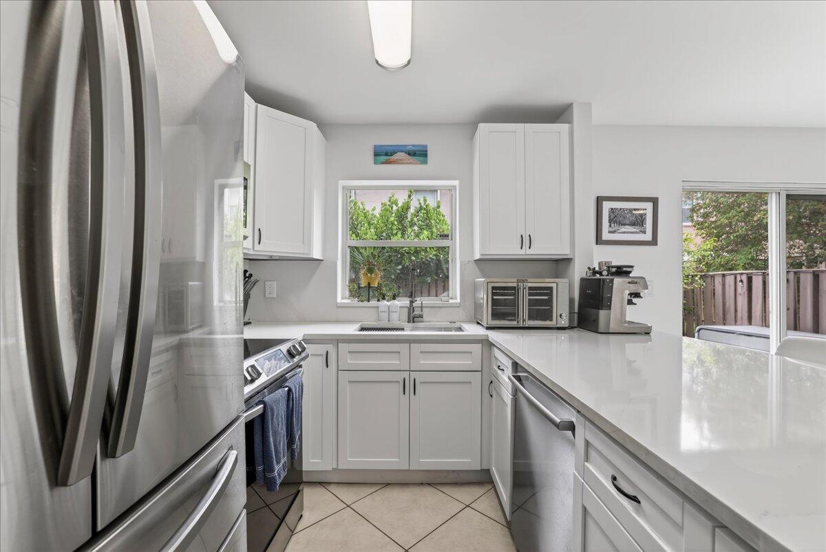 10870 NW 12th Drive, Plantation, FL 33322, Plantation - Photo 4