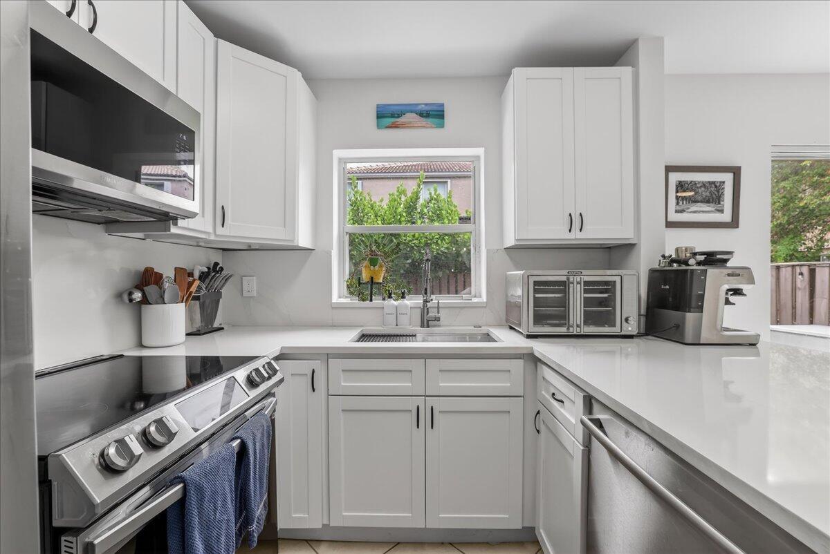 10870 NW 12th Drive, Plantation, FL 33322, Plantation - Photo 5