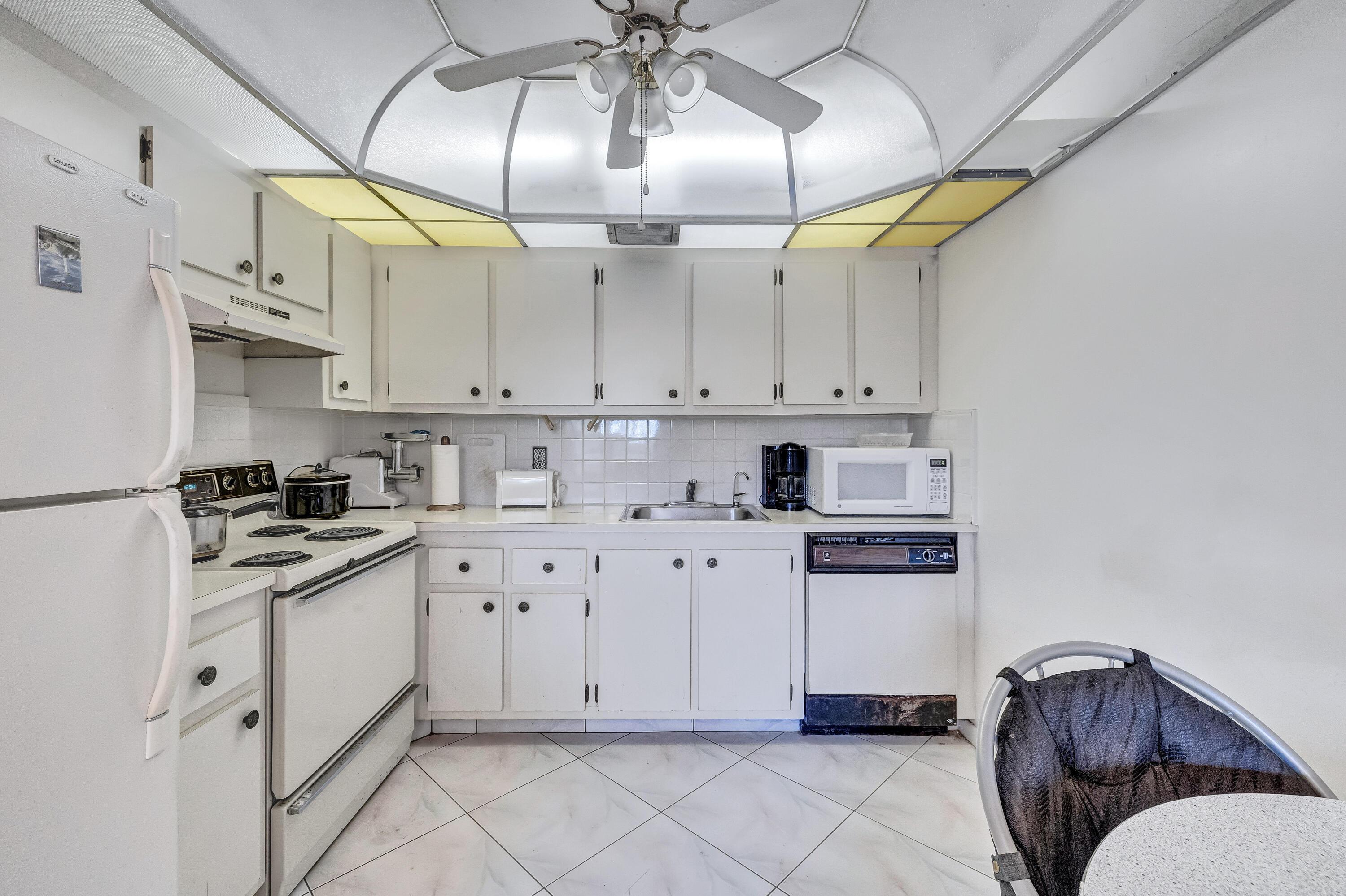 1902 Bermuda Circle L2, Coconut Creek, FL 33066, Coconut Creek - Photo 5