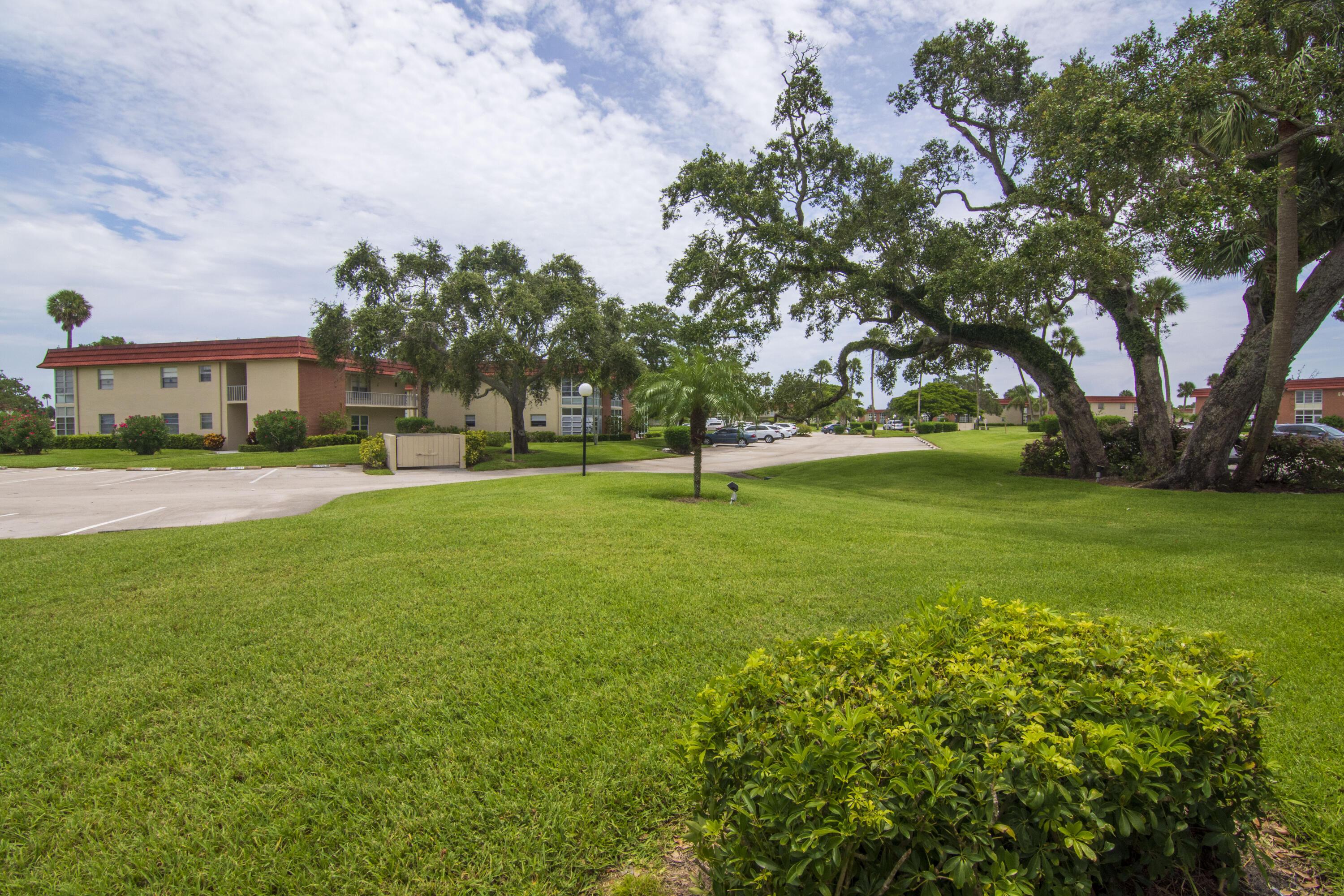 61 Woodland Drive 106, Vero Beach, FL 32962, Vero Beach - Photo 3