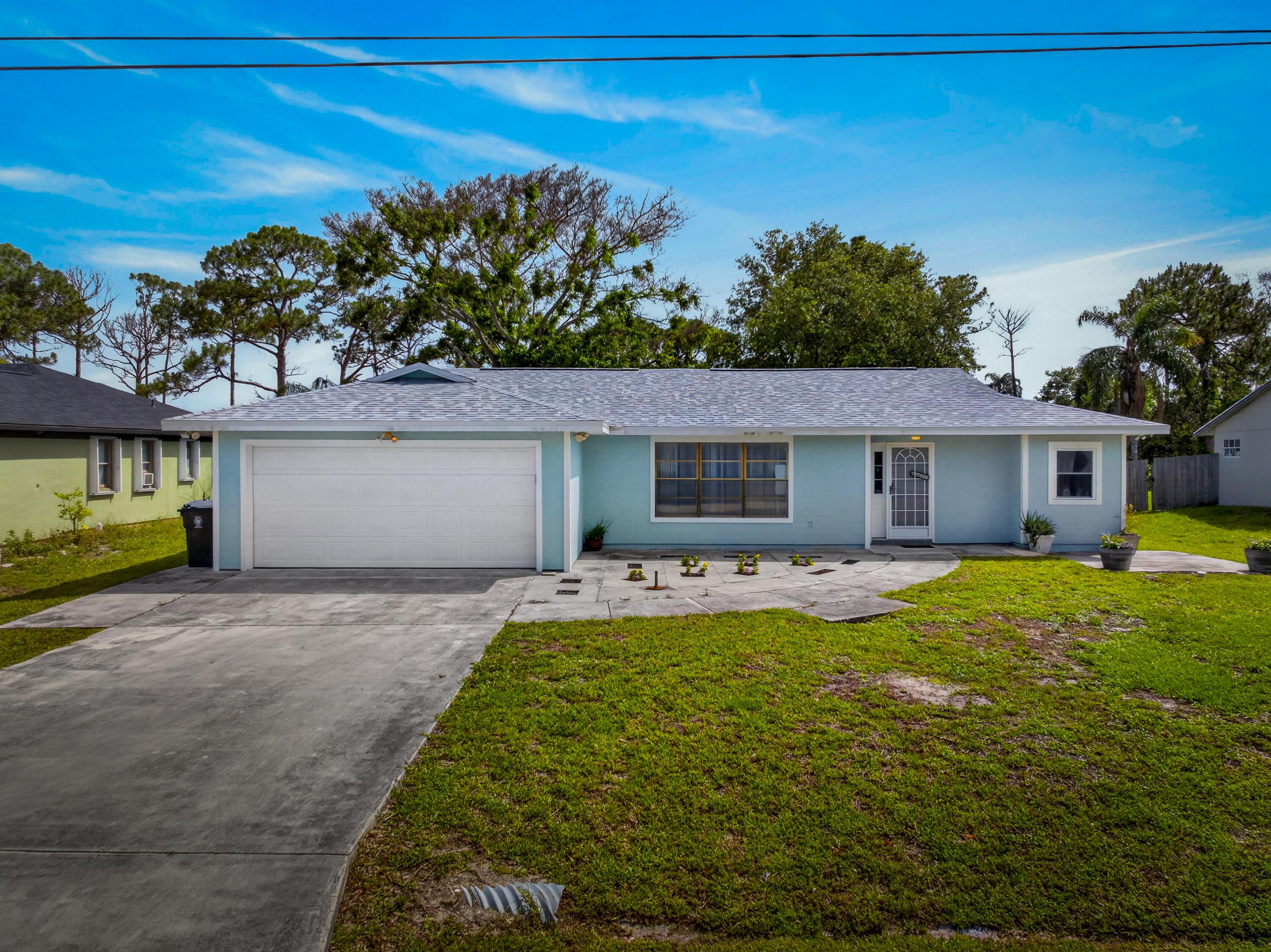 662 SE Essex Drive, Port St. Lucie, FL 34984, Port St. Lucie - Photo 2