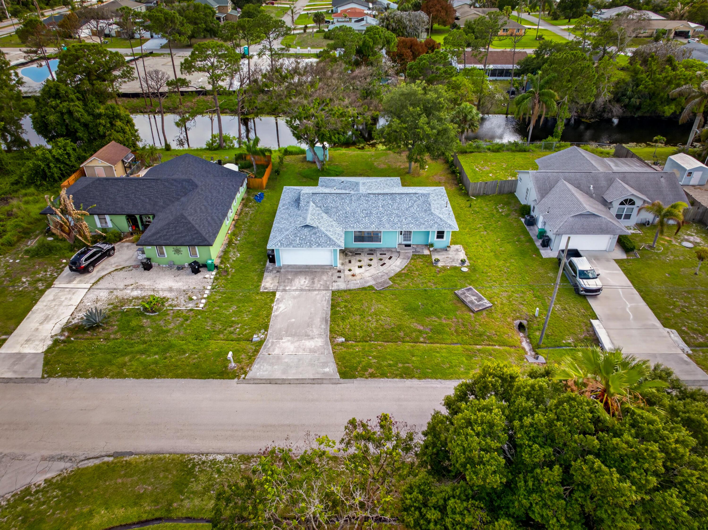 662 SE Essex Drive, Port St. Lucie, FL 34984, Port St. Lucie - Photo 3