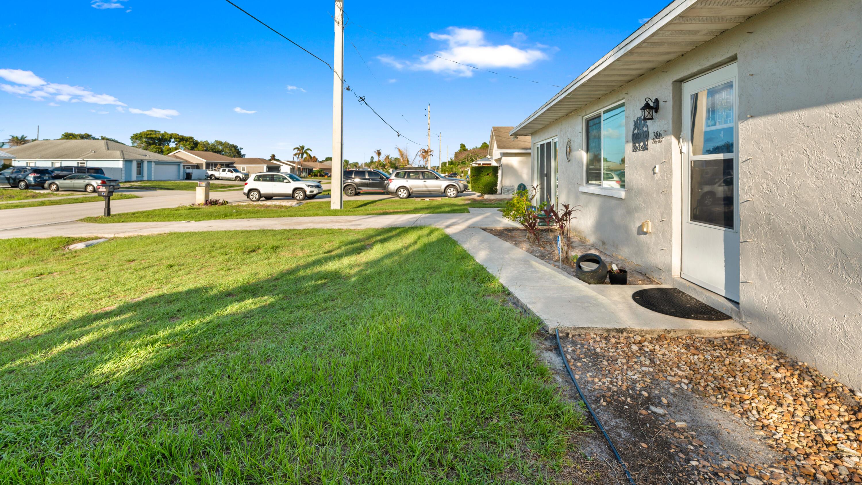 386 SE Oakridge Drive, Port St. Lucie, FL 34984, Port St. Lucie - Photo 3