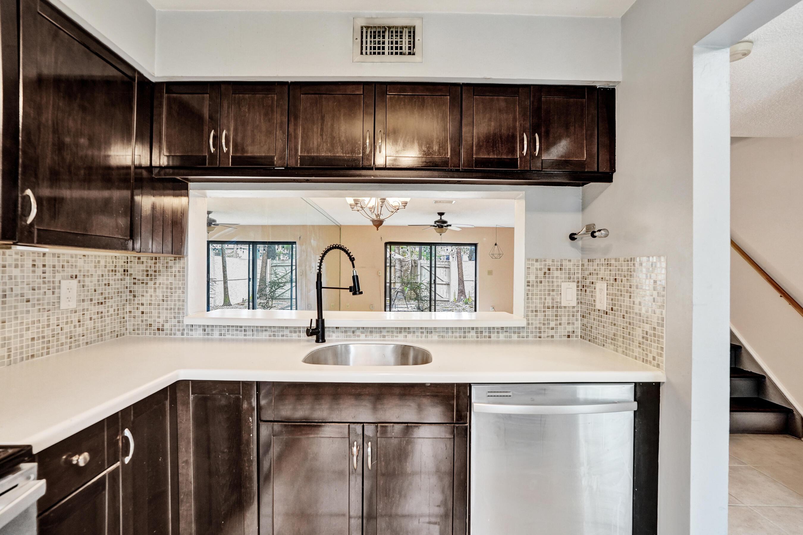 3080 S Oakland Forest Drive 101, Oakland Park, FL 33309, Oakland Park - Photo 5