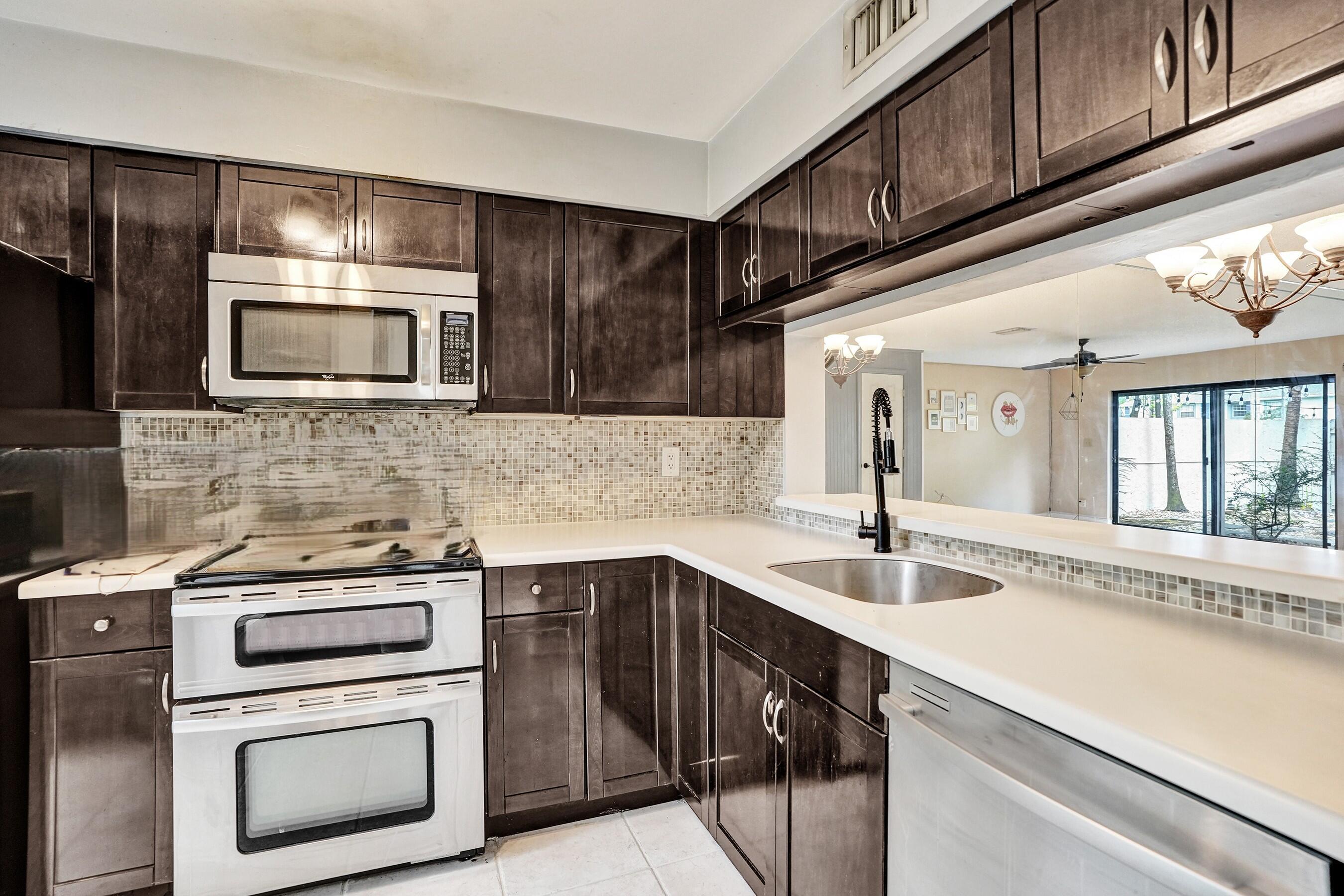 3080 S Oakland Forest Drive 101, Oakland Park, FL 33309, Oakland Park - Photo 4