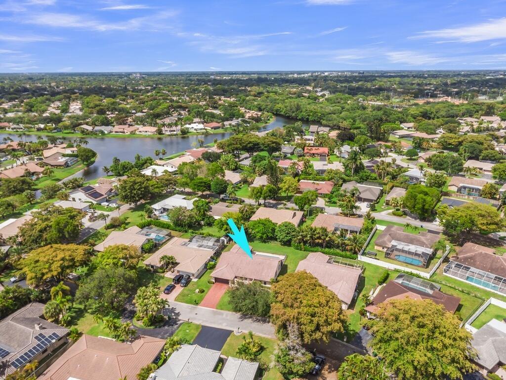 895 NW 110th Lane, Coral Springs, FL 33071, Coral Springs - Photo 3
