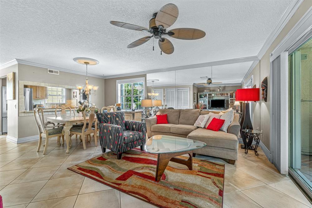 338 Waterside Drive, Hypoluxo, FL 33462, Hypoluxo - Photo 2