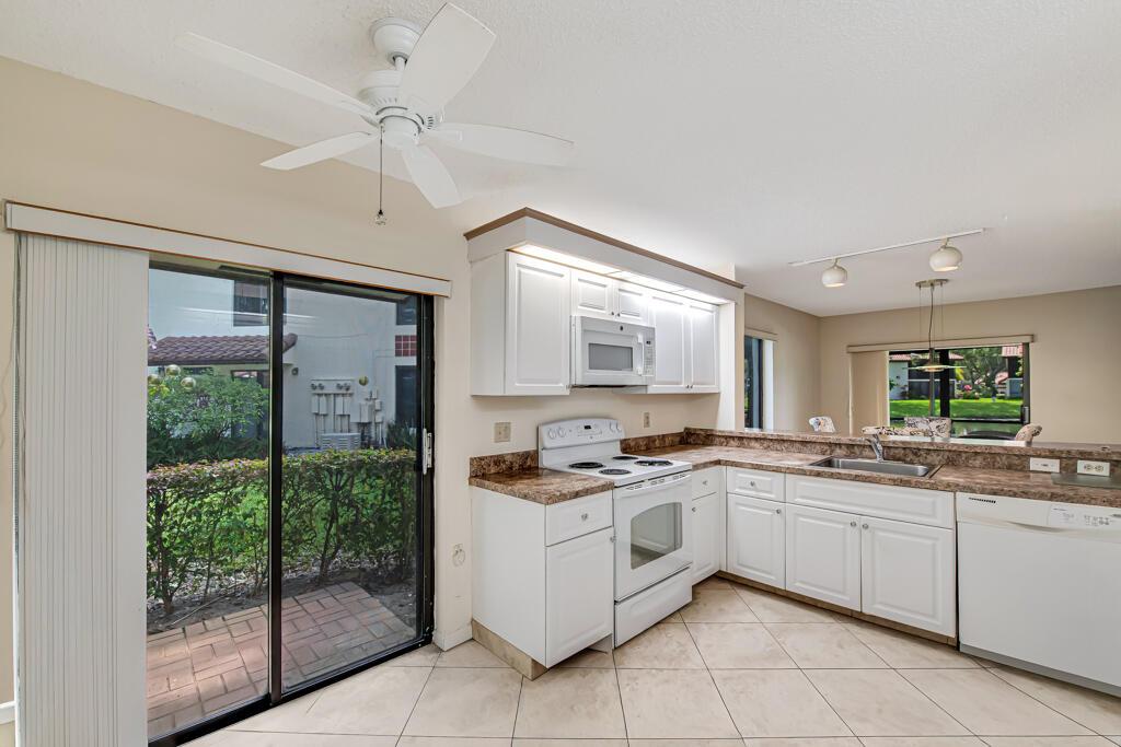10851 Palm Lake Avenue 101, Boynton Beach, FL 33437, Boynton Beach - Photo 4