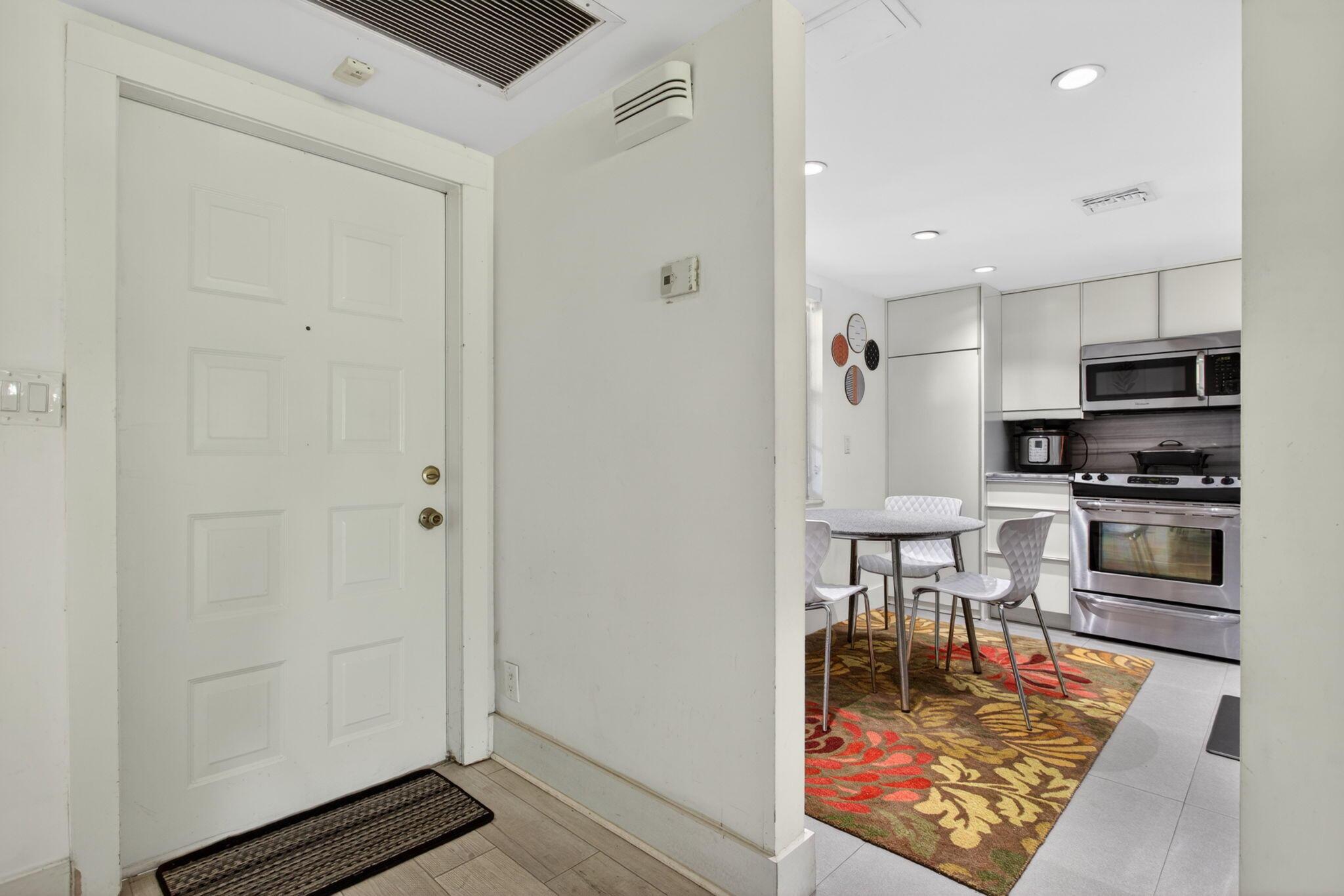901 W Cypress Lane 103, Pompano Beach, FL 33069, Pompano Beach - Photo 2