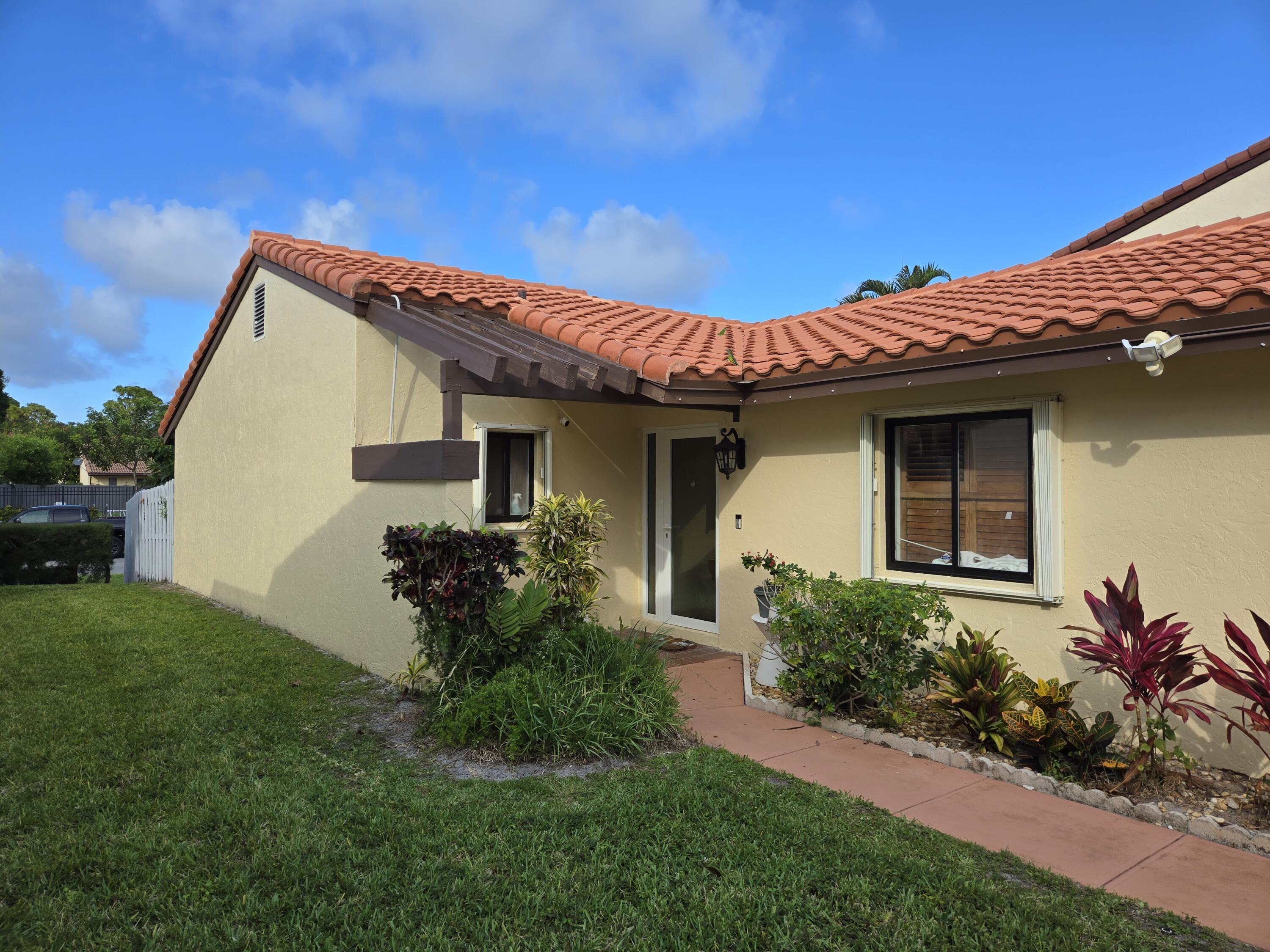 2835 Sand Pines Court, Lake Worth, FL 33462, Lake Worth - Photo 3
