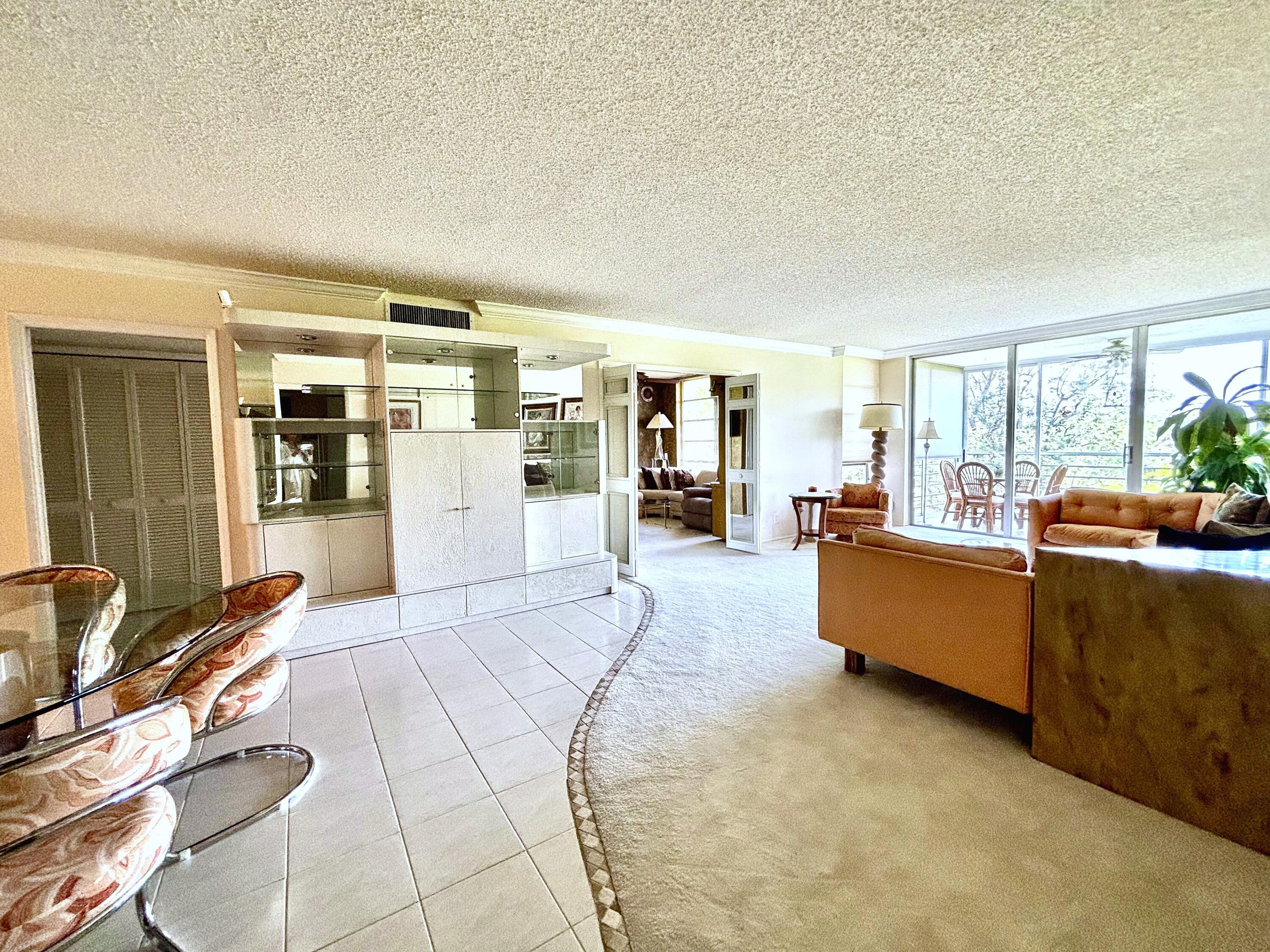 3930 Oaks Clubhouse Drive 506, Pompano Beach, FL 33069, Pompano Beach - Photo 2