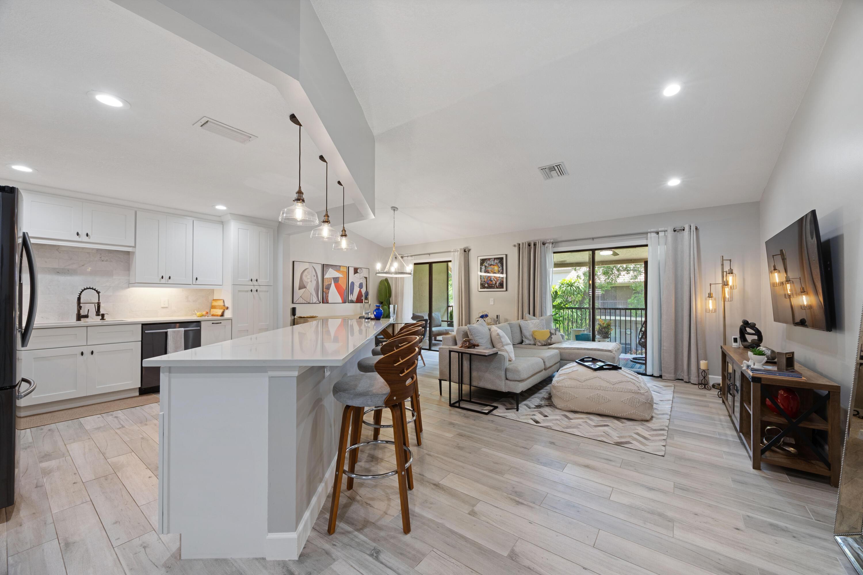 5710 Coach House Circle F, Boca Raton, FL 33486, Boca Raton - Photo 2