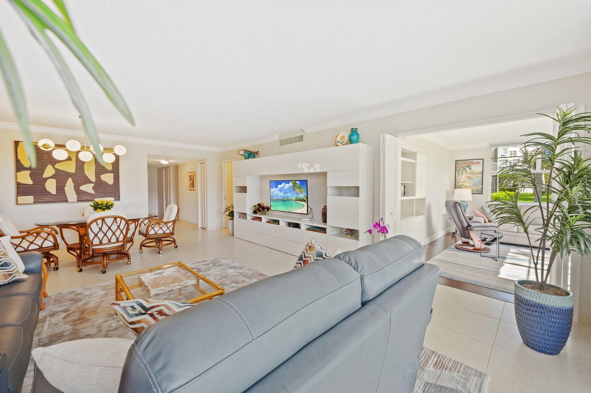 3700 Oaks Clubhouse Drive 106, Pompano Beach, FL 33069, Pompano Beach - Photo 4
