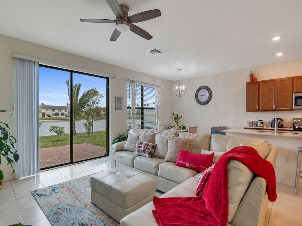 886 S Verona Trace Drive, Vero Beach, FL 32966, Vero Beach - Photo 2