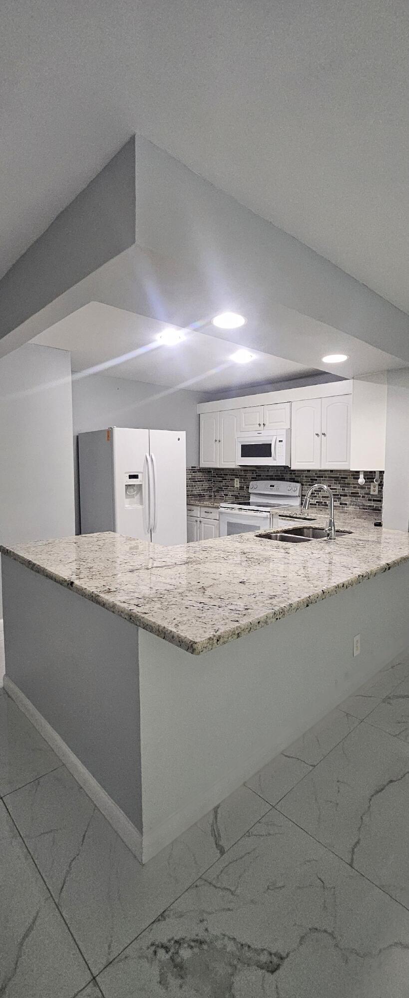 22465 SW 61st Way E 247, Boca Raton, FL 33428, Boca Raton - Photo 2