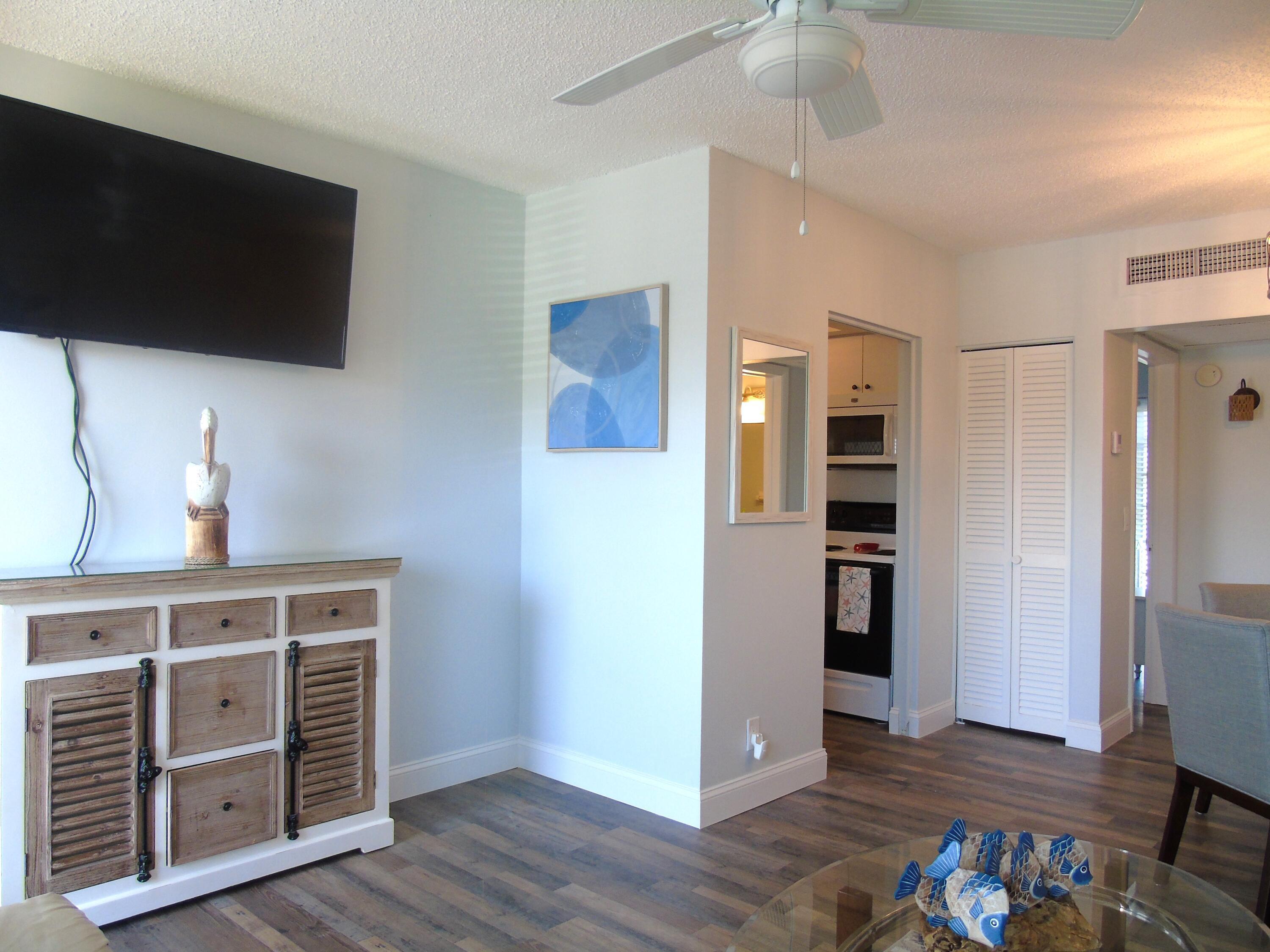 309 Circle Drive S 204, Boynton Beach, FL 33435, Boynton Beach - Photo 5