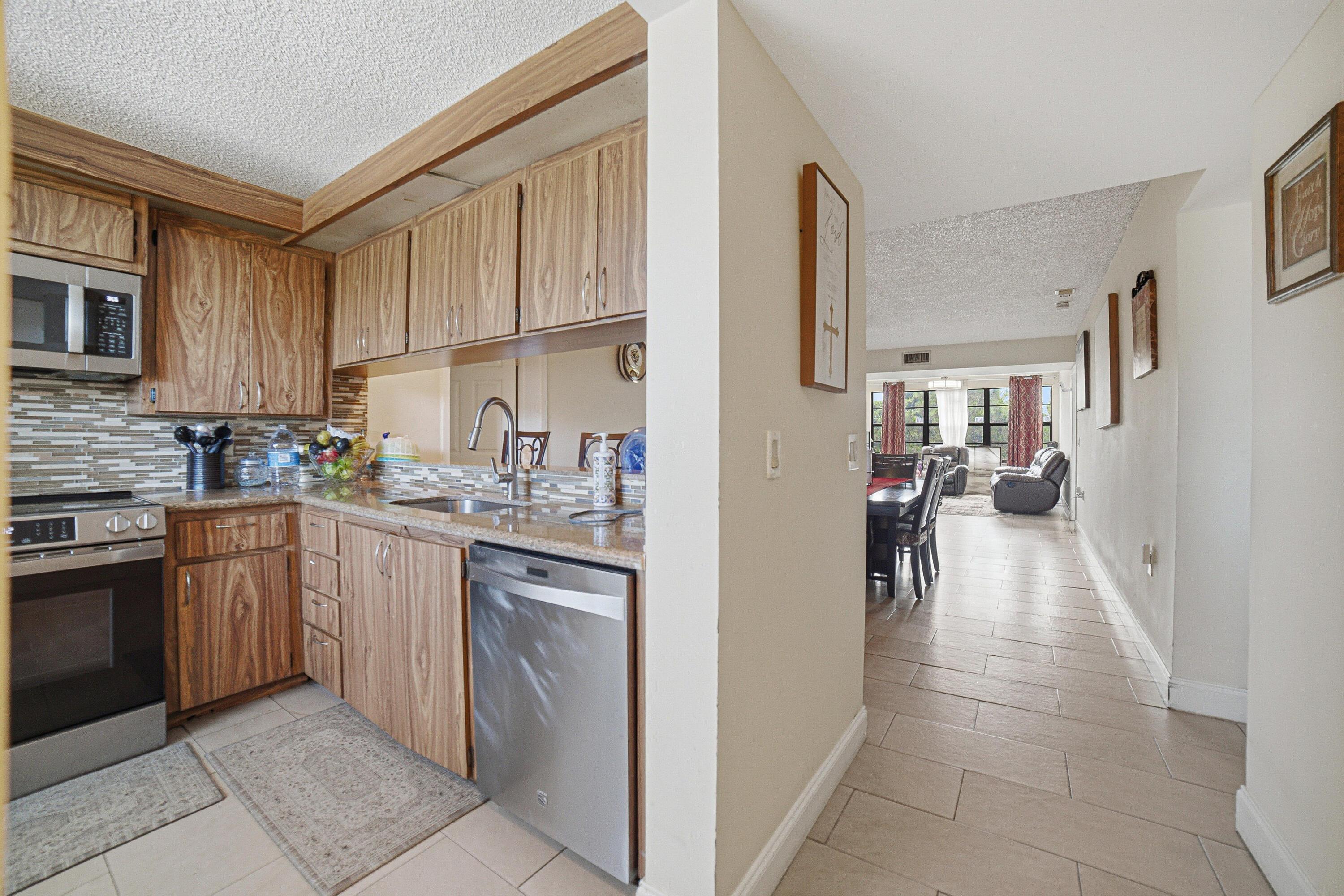 3515 Village Boulevard 304, West Palm Beach, FL 33409, West Palm Beach - Photo 4