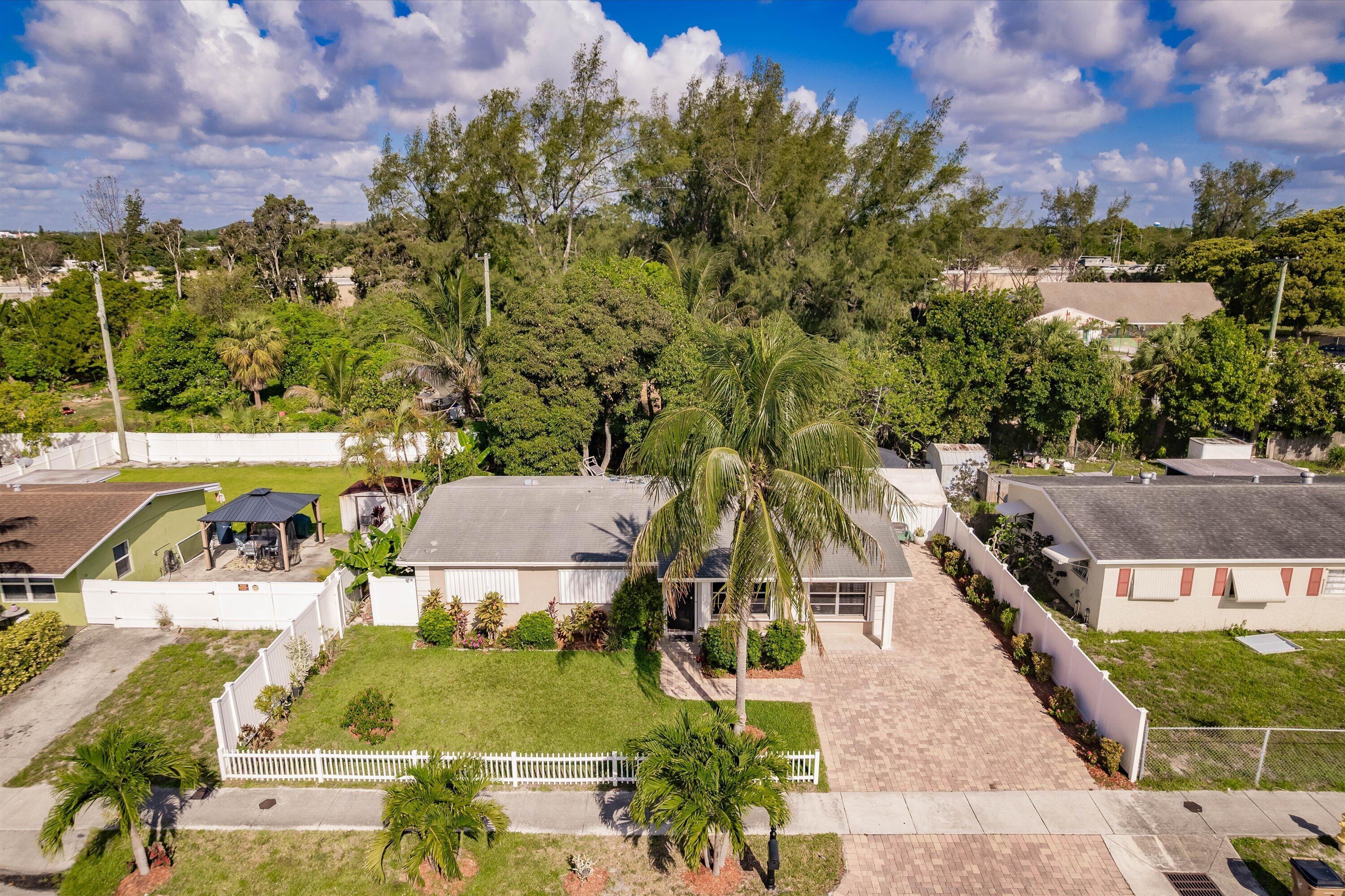 4241 NE 1st Terrace, Pompano Beach, FL 33064, Pompano Beach - Photo 4