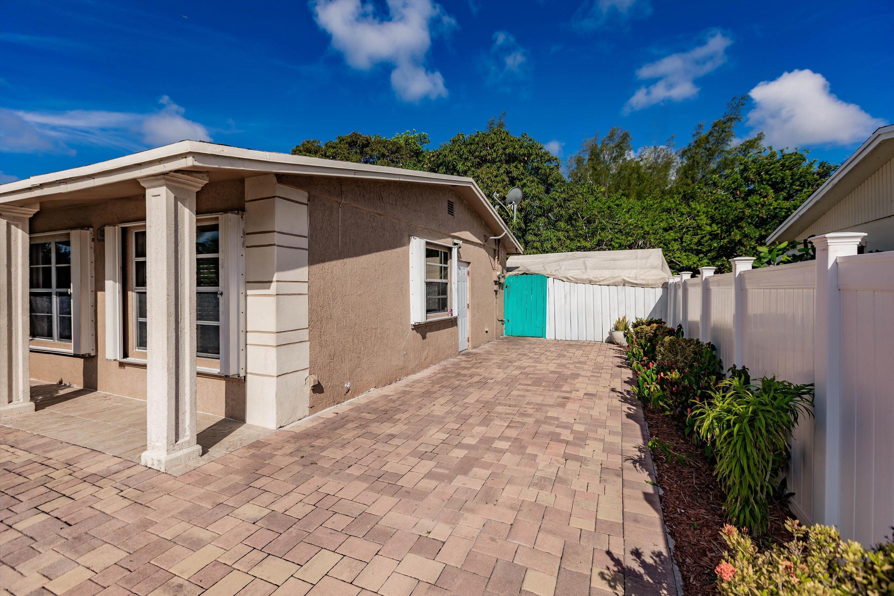 4241 NE 1st Terrace, Pompano Beach, FL 33064, Pompano Beach - Photo 3