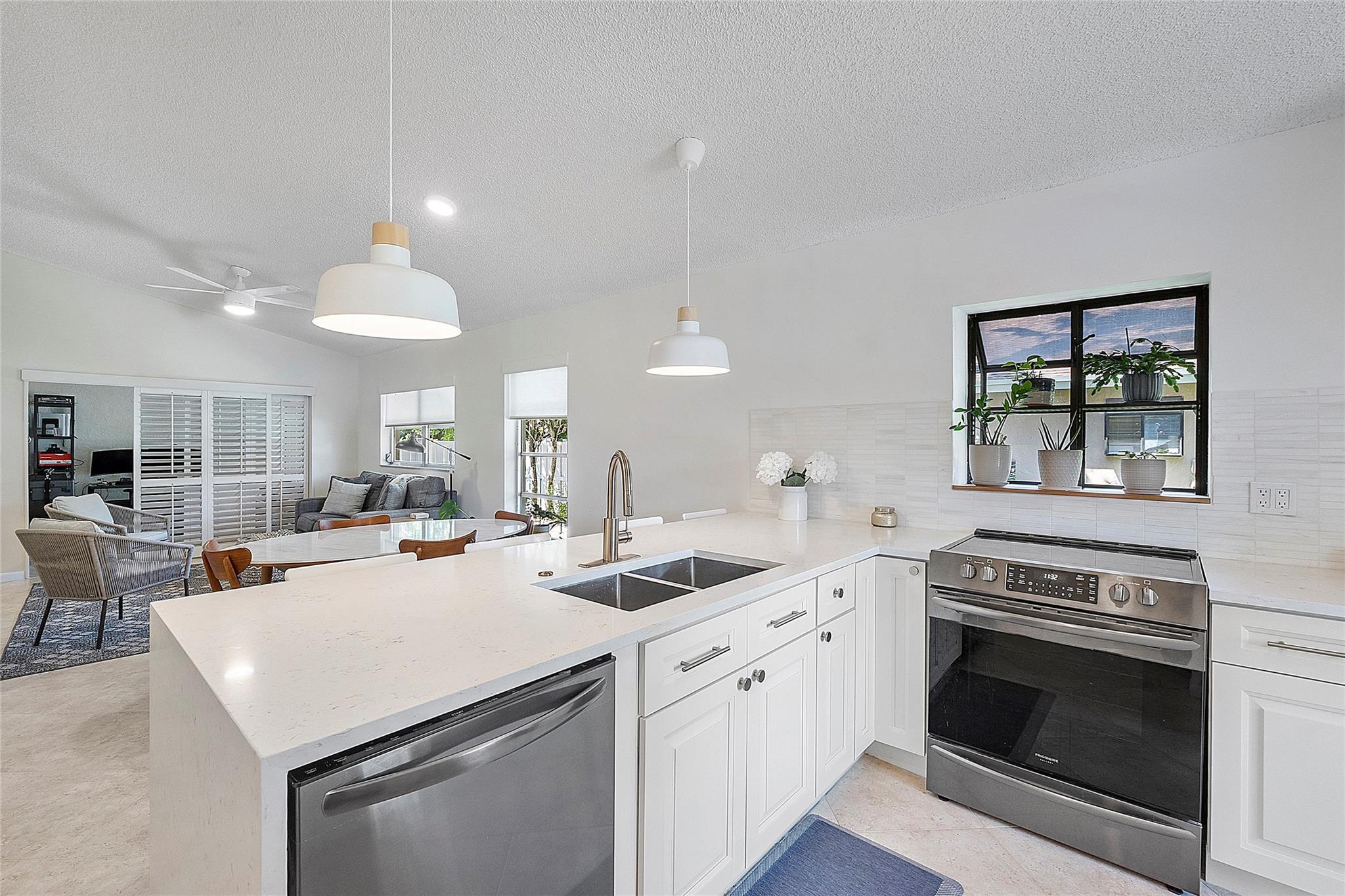 8230 Springtree Road, Boca Raton, FL 33496, Boca Raton - Photo 2