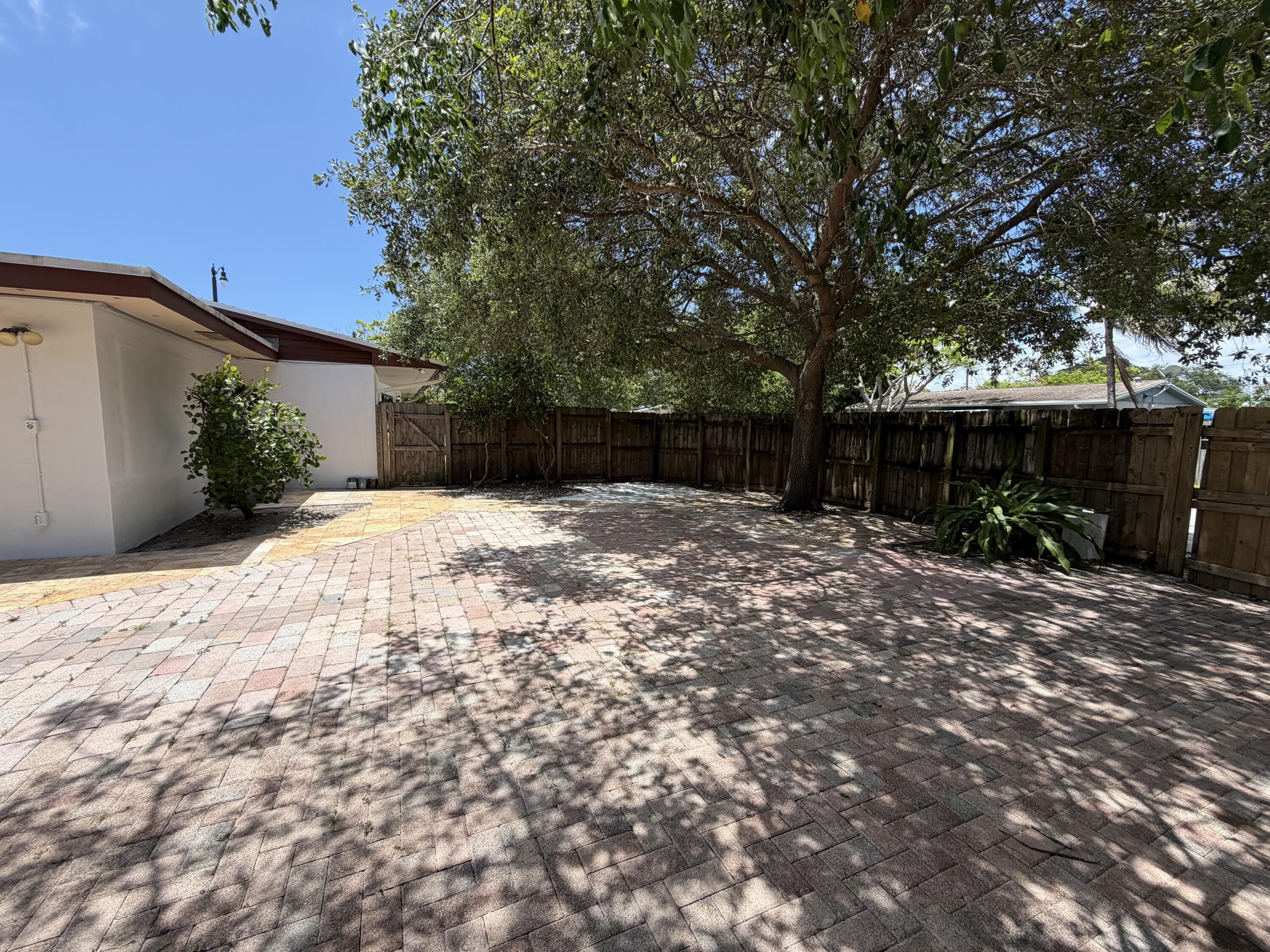 4250 NE 12th Avenue, Pompano Beach, FL 33064, Pompano Beach - Photo 3
