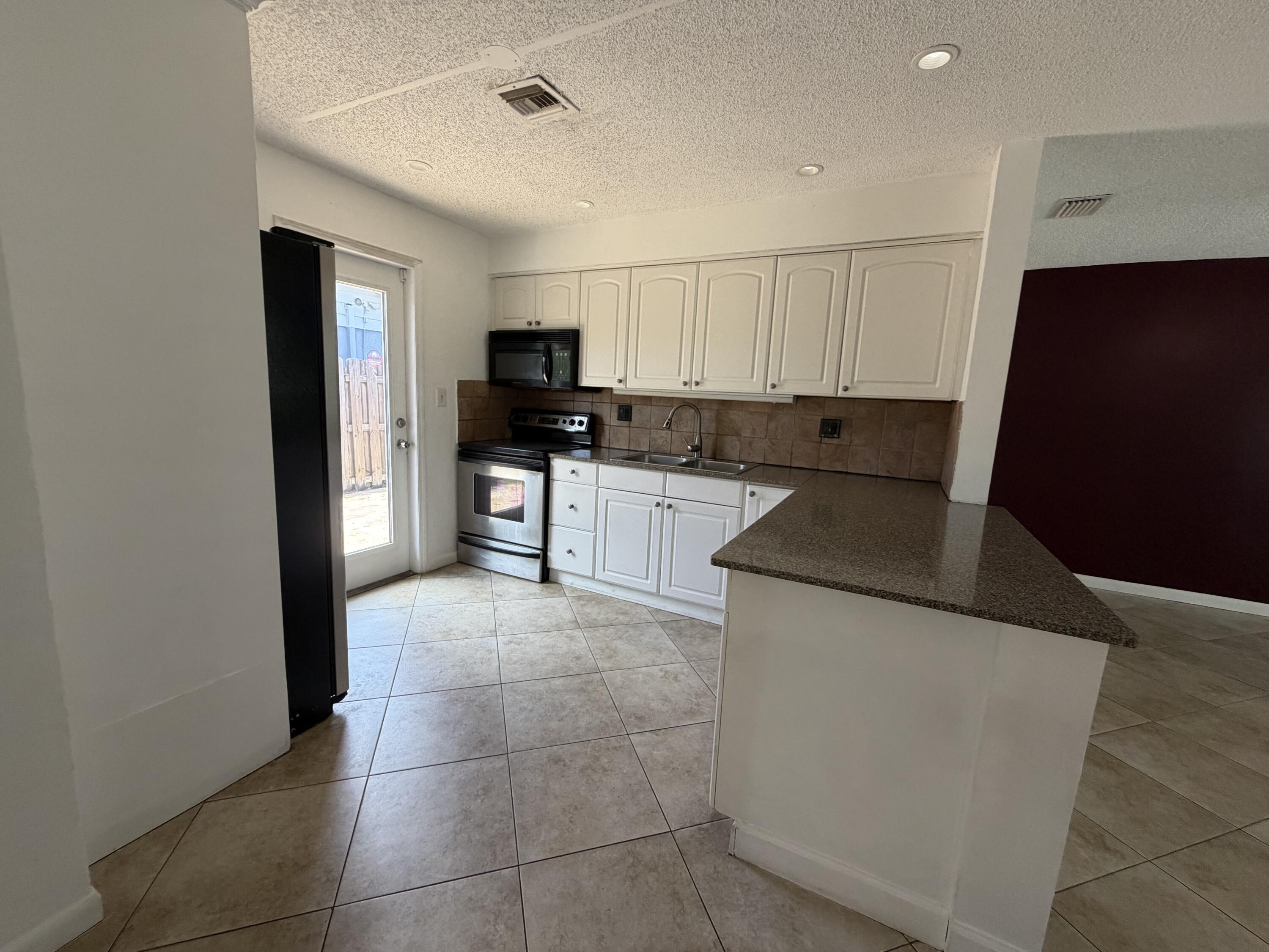 4250 NE 12th Avenue, Pompano Beach, FL 33064, Pompano Beach - Photo 4
