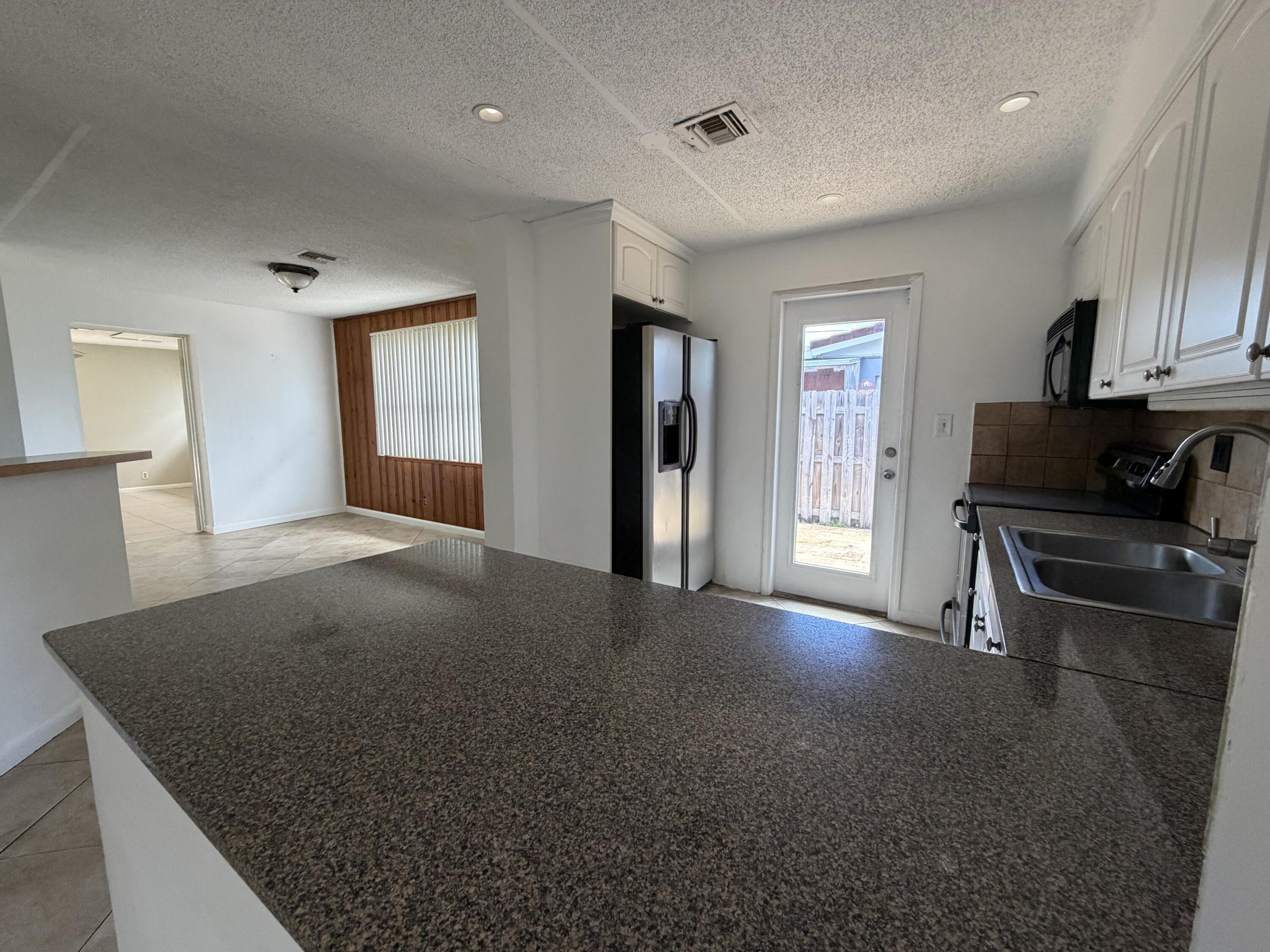 4250 NE 12th Avenue, Pompano Beach, FL 33064, Pompano Beach - Photo 5