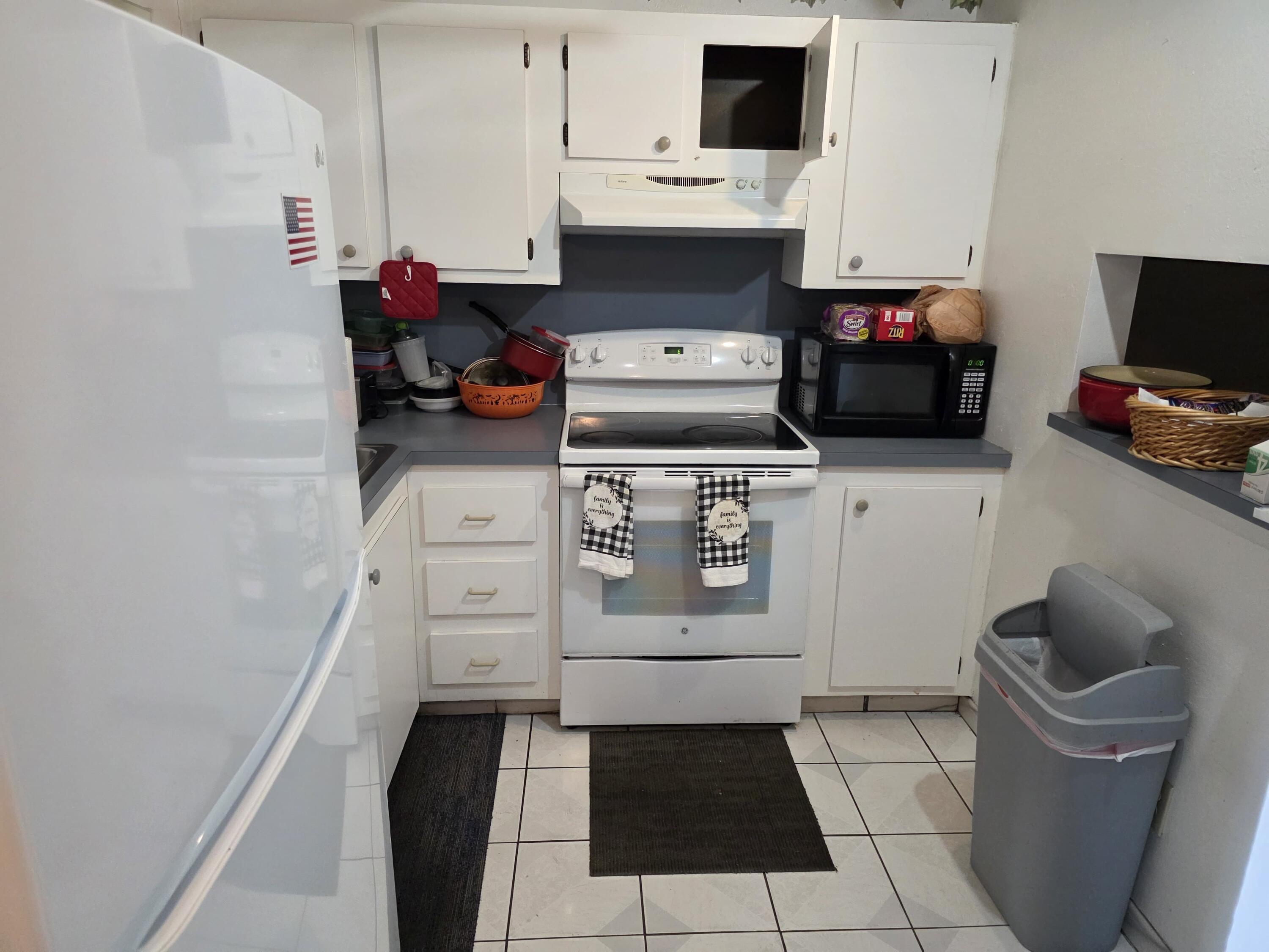 3048 E Sunrise Lakes Drive E 412, Sunrise, FL 33322, Sunrise - Photo 2