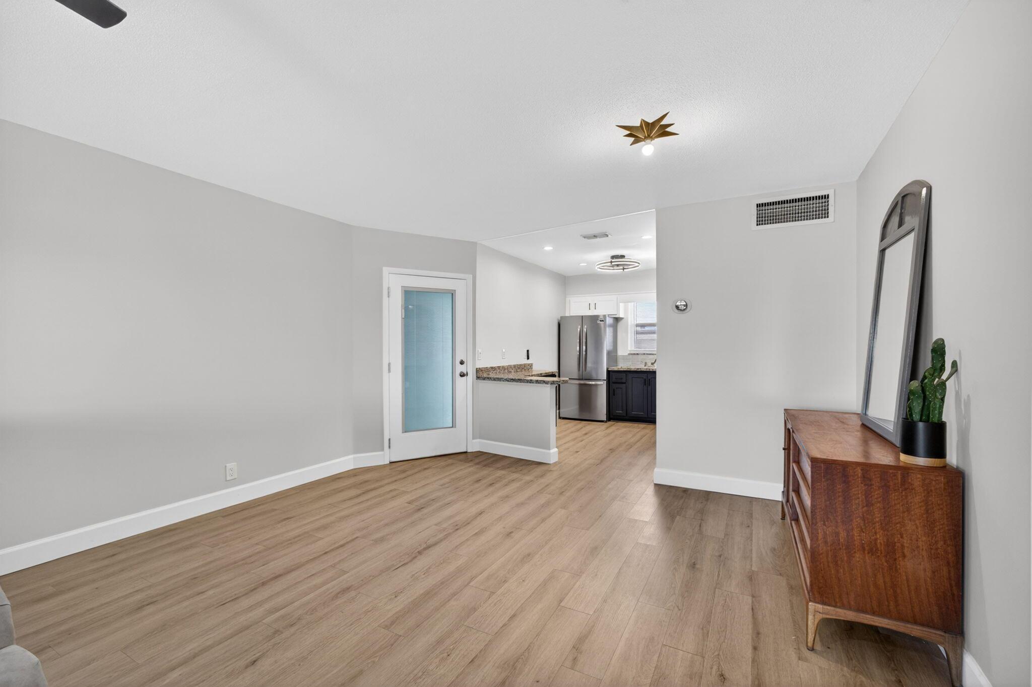 110 Wettaw Lane 202, North Palm Beach, FL 33408, North Palm Beach - Photo 4